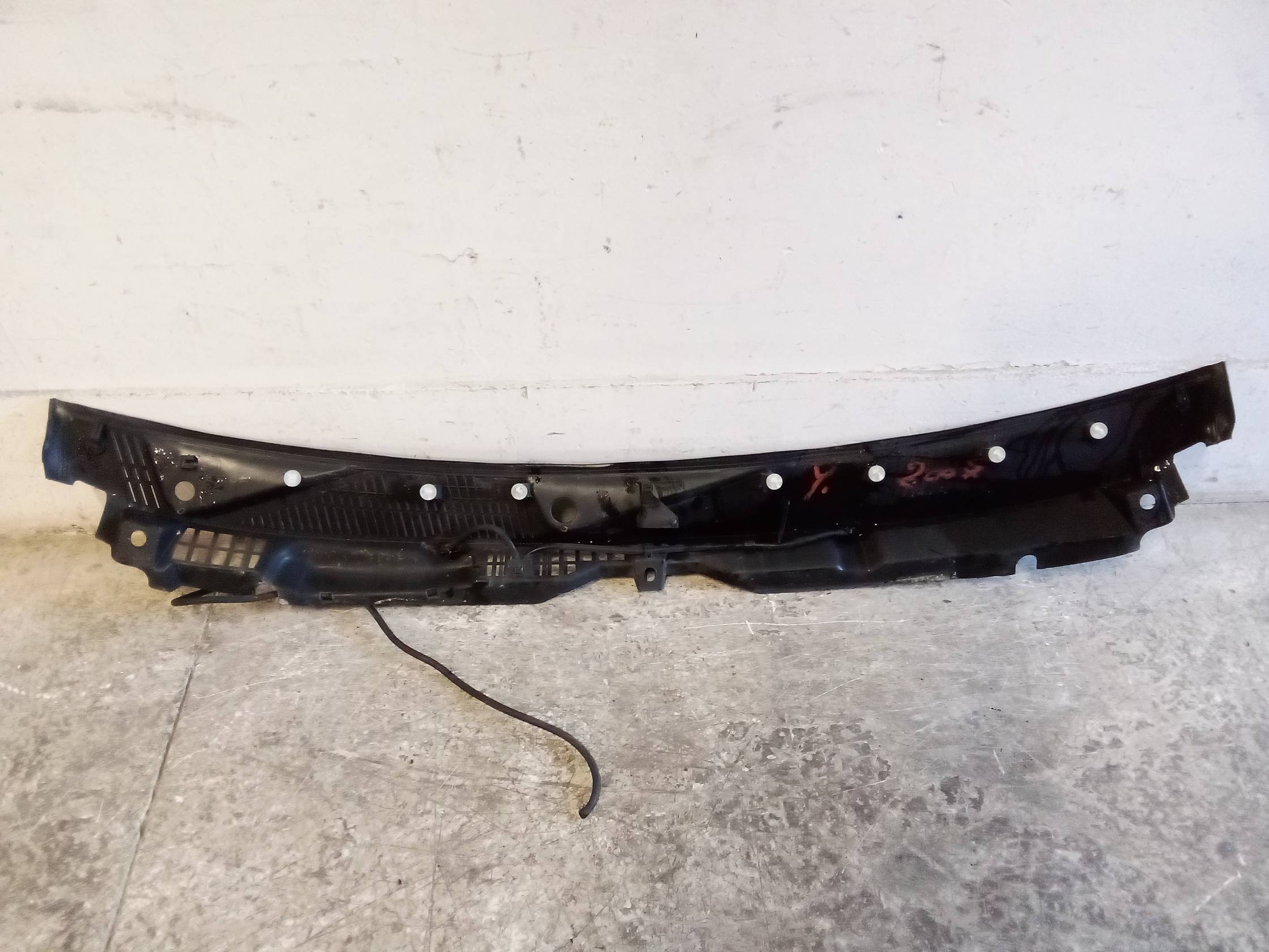 Griglia centr. sottoparabrezza Griglia centr. sottoparabrezza