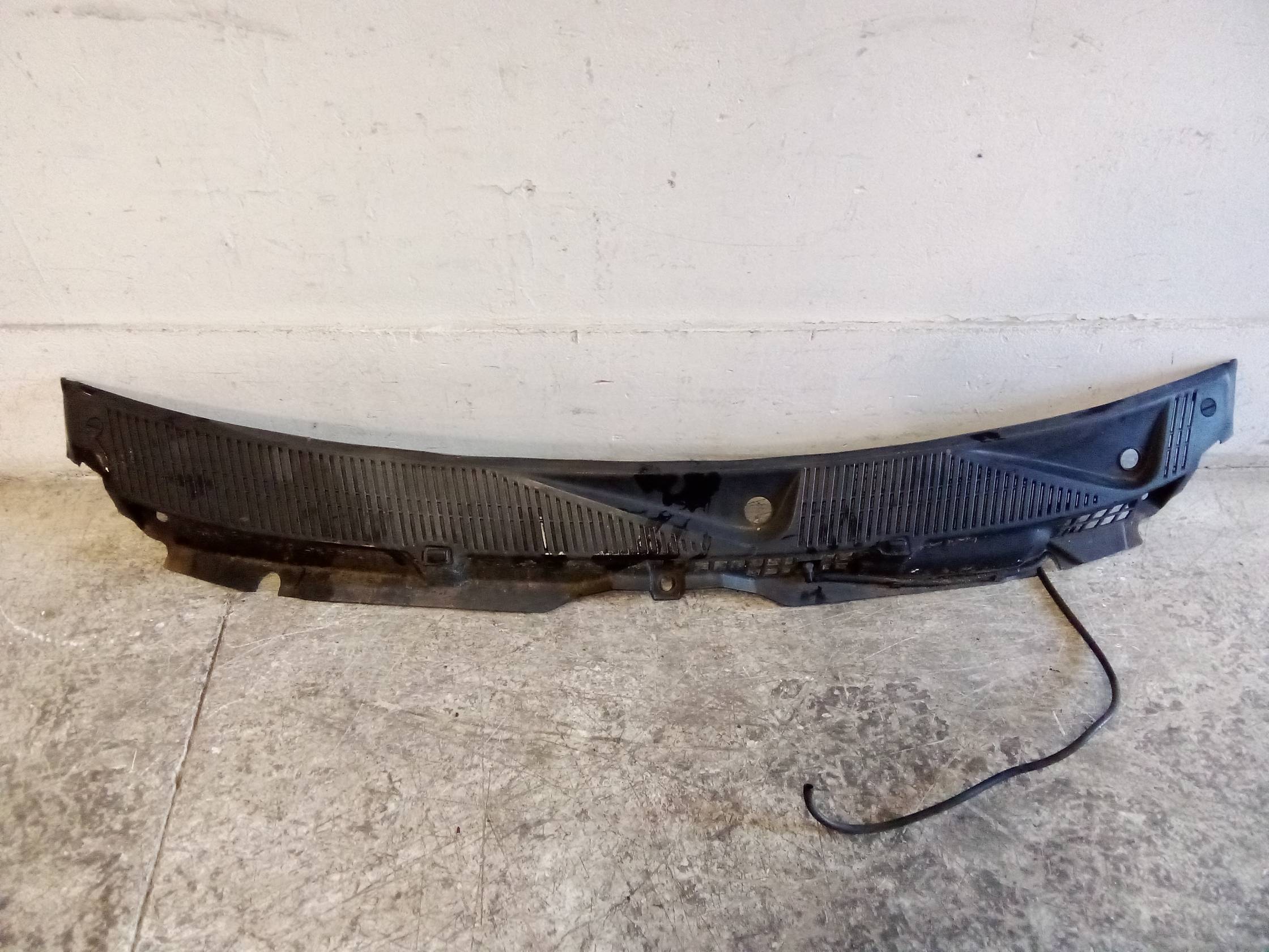 Griglia centr. sottoparabrezza Griglia centr. sottoparabrezza