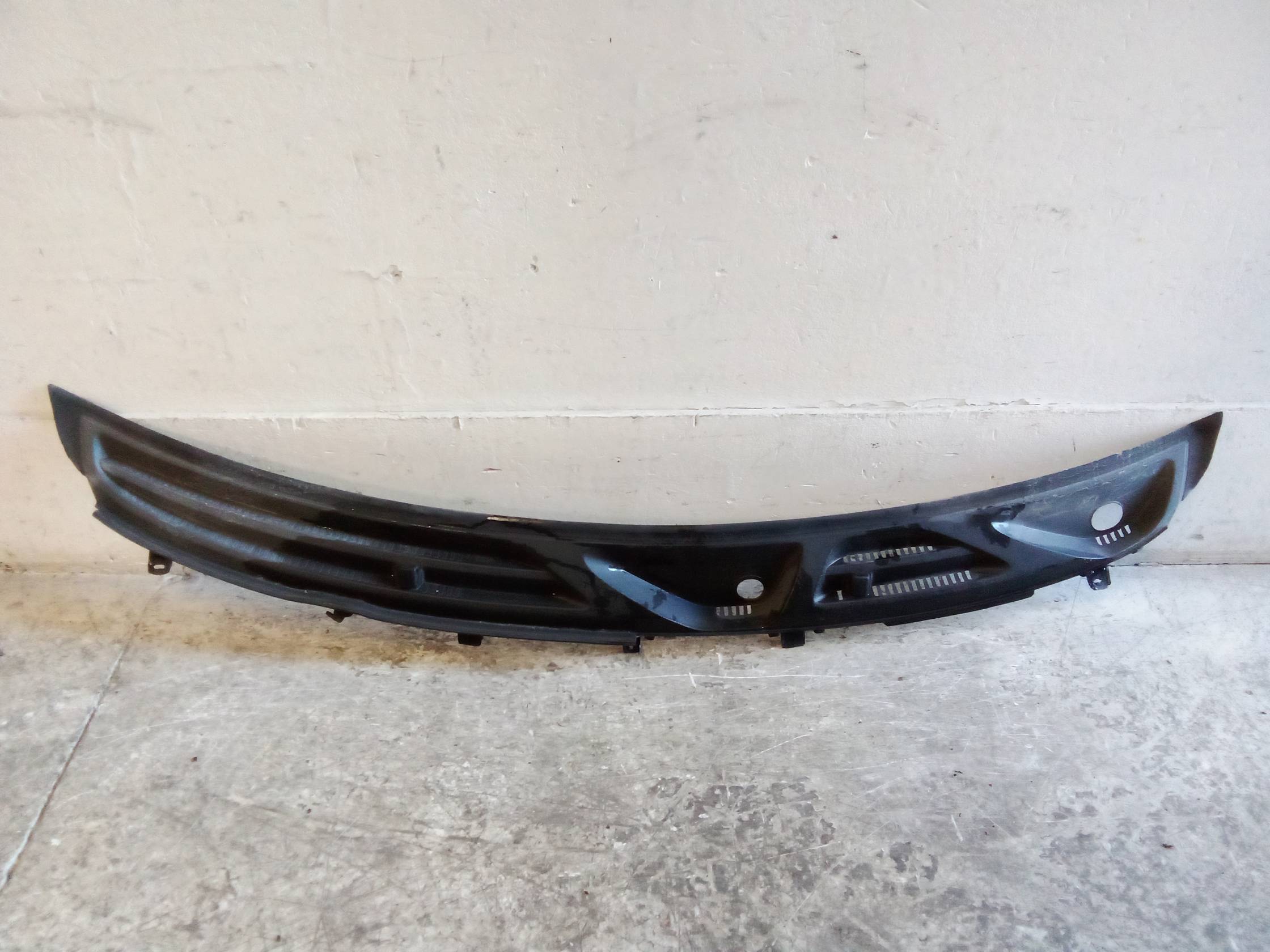 Griglia centr. sottoparabrezza Griglia centr. sottoparabrezza