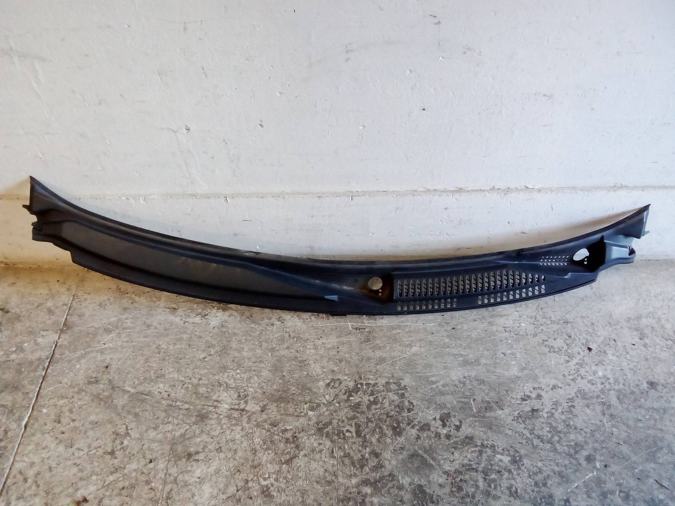 Griglia centr. sottoparabrezza Griglia centr. sottoparabrezza