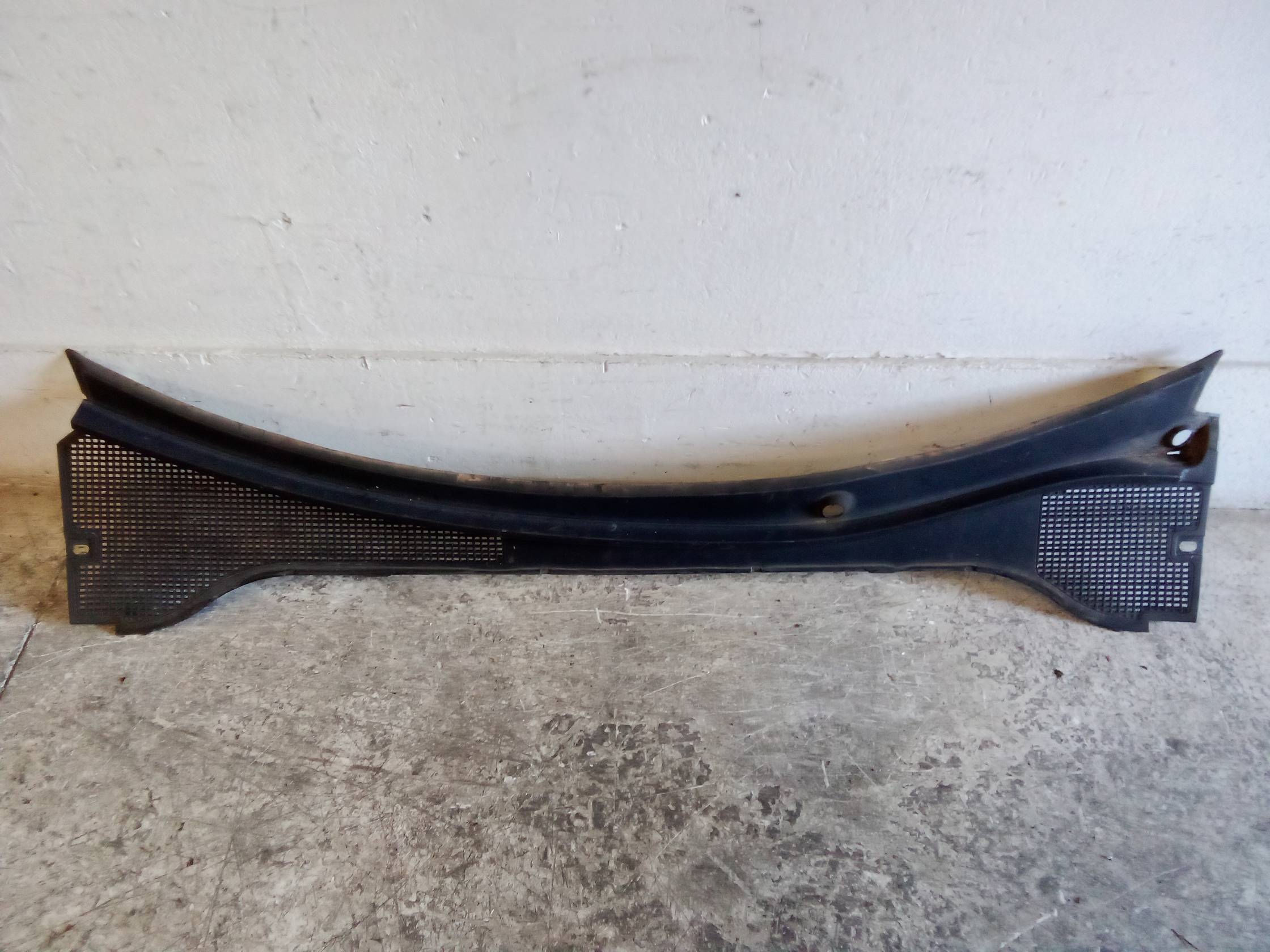 Griglia centr. sottoparabrezza Griglia centr. sottoparabrezza