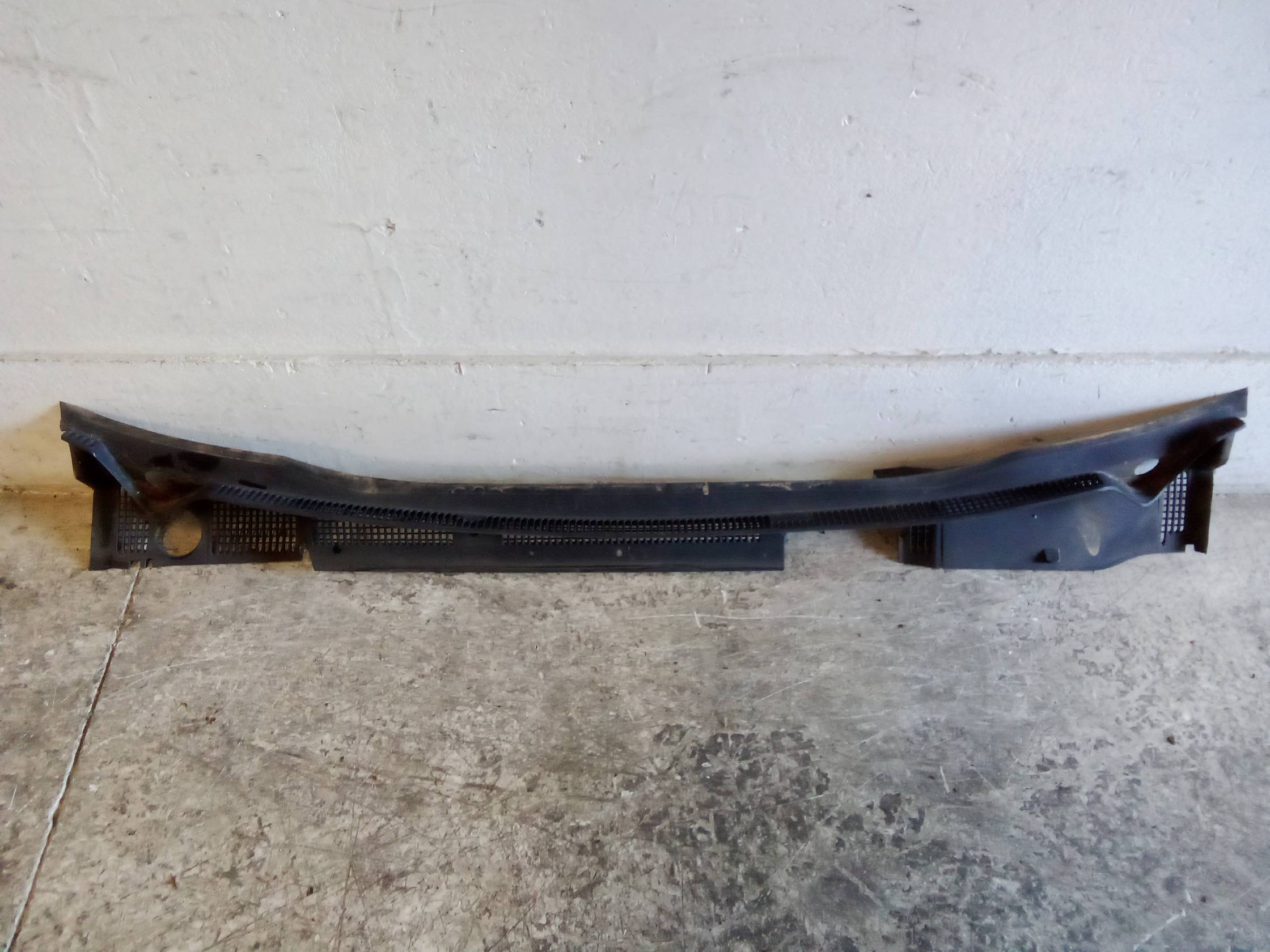 Griglia centr. sottoparabrezza Griglia centr. sottoparabrezza