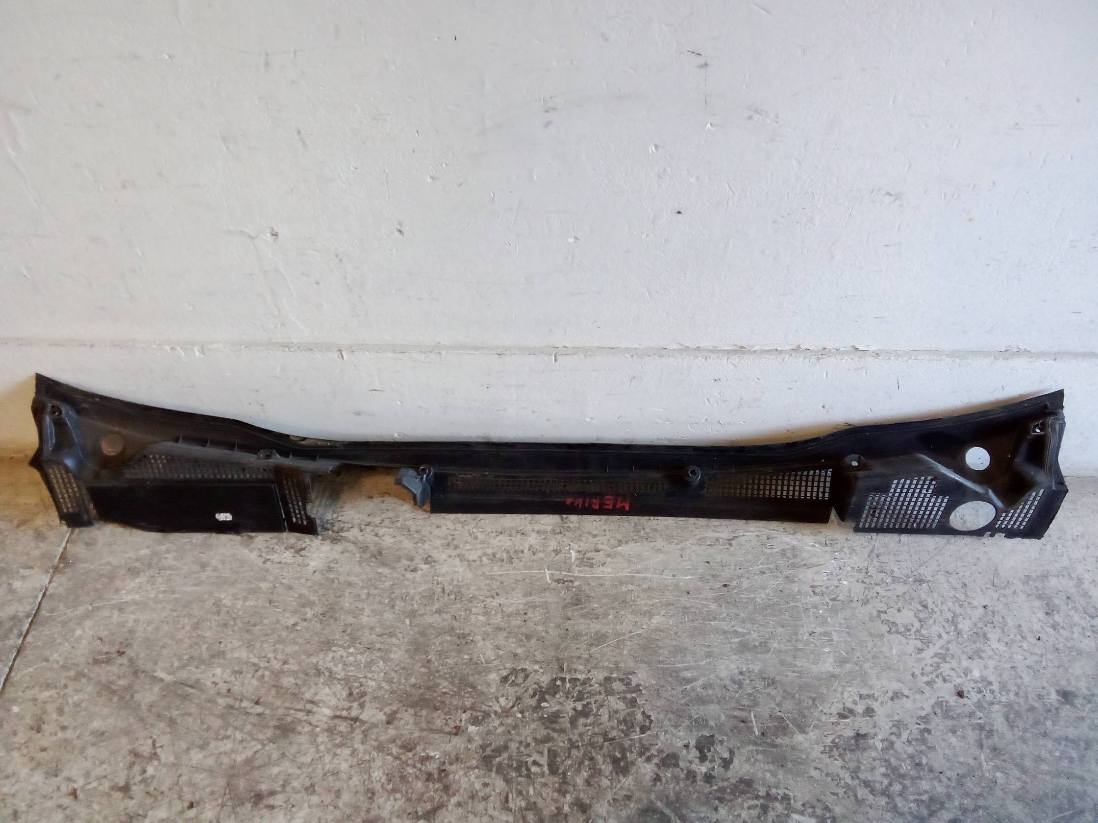 Griglia centr. sottoparabrezza Griglia centr. sottoparabrezza