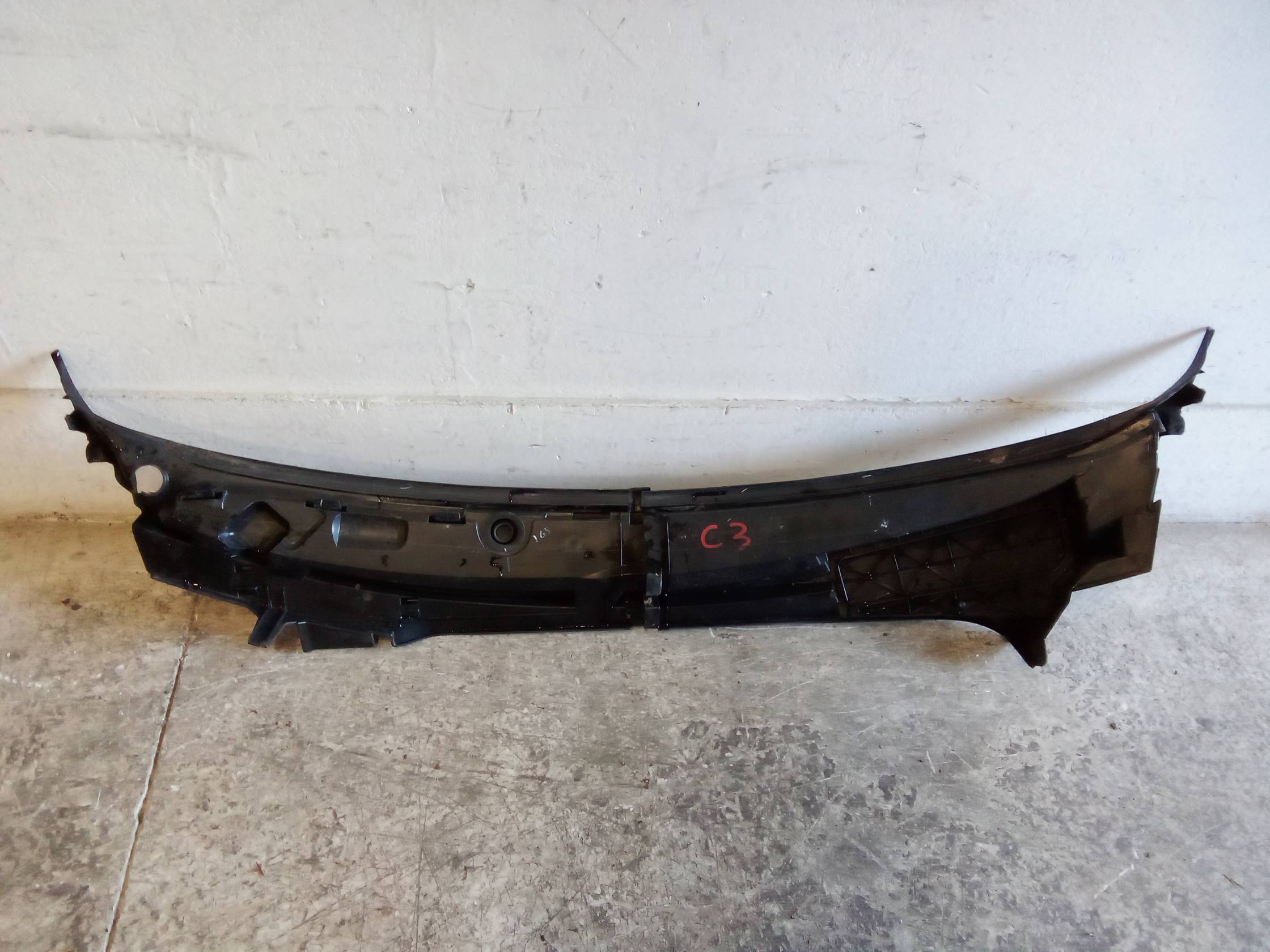 Griglia centr. sottoparabrezza Griglia centr. sottoparabrezza