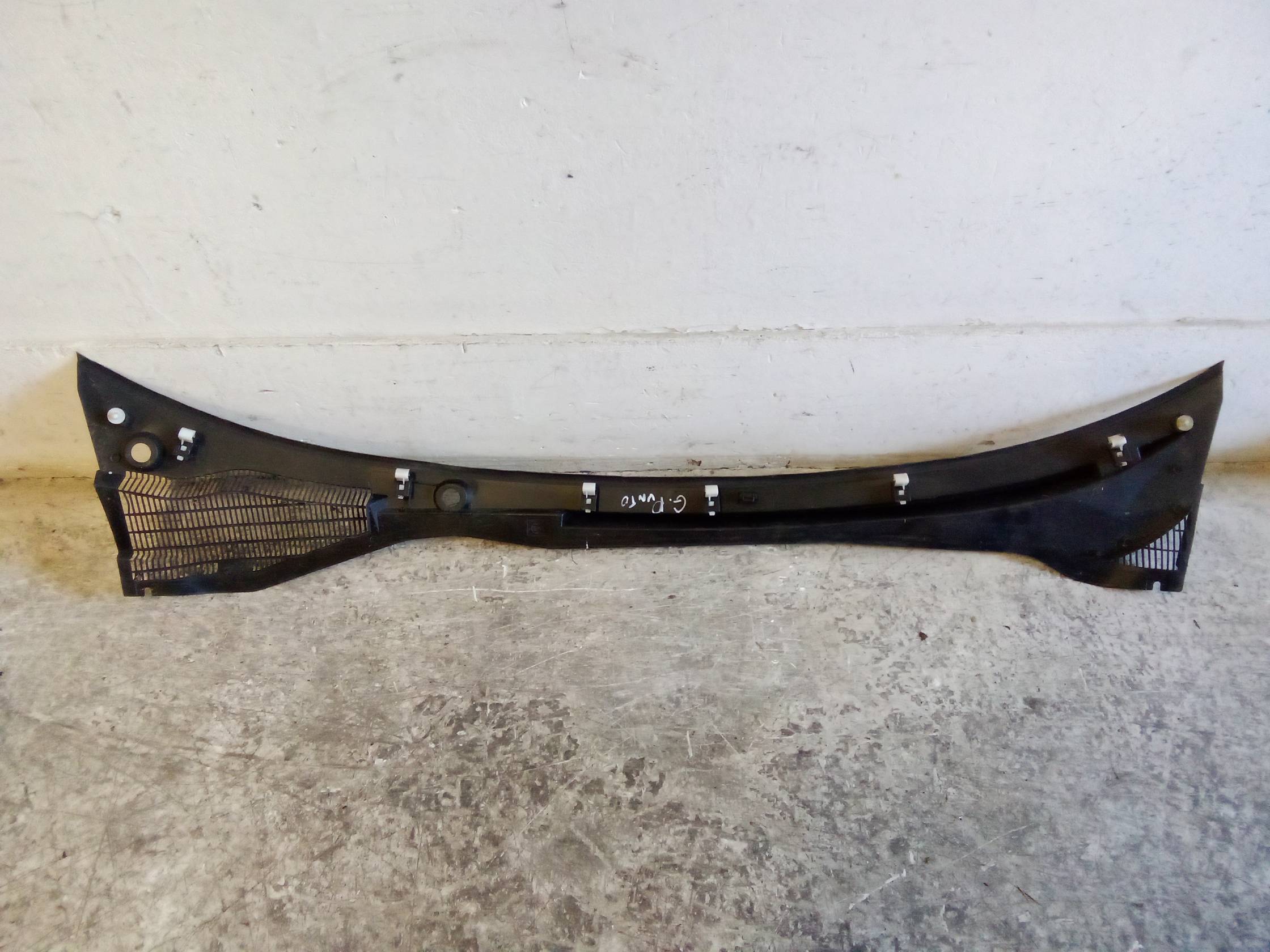 Griglia centr. sottoparabrezza Griglia centr. sottoparabrezza