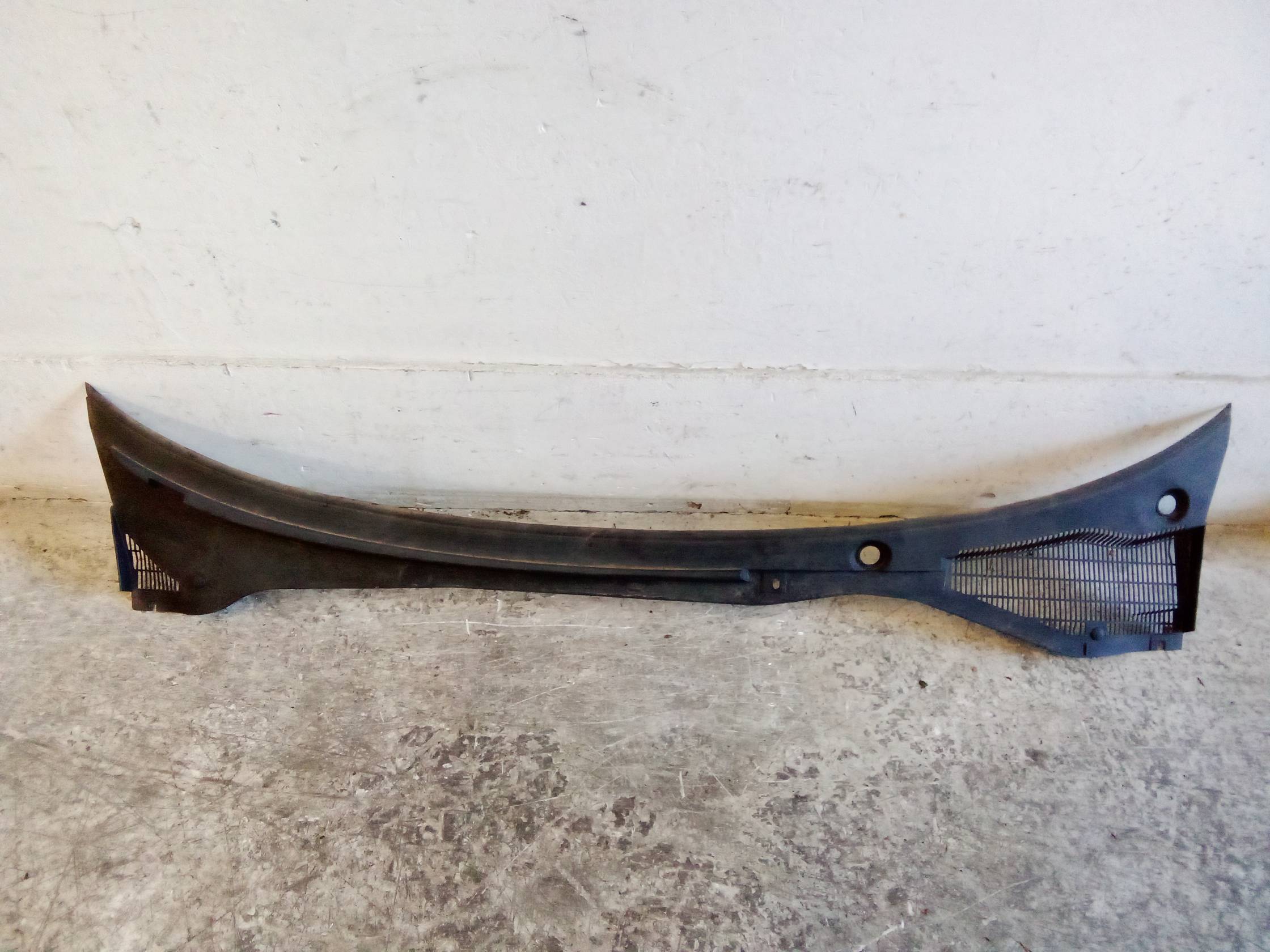 Griglia centr. sottoparabrezza Griglia centr. sottoparabrezza