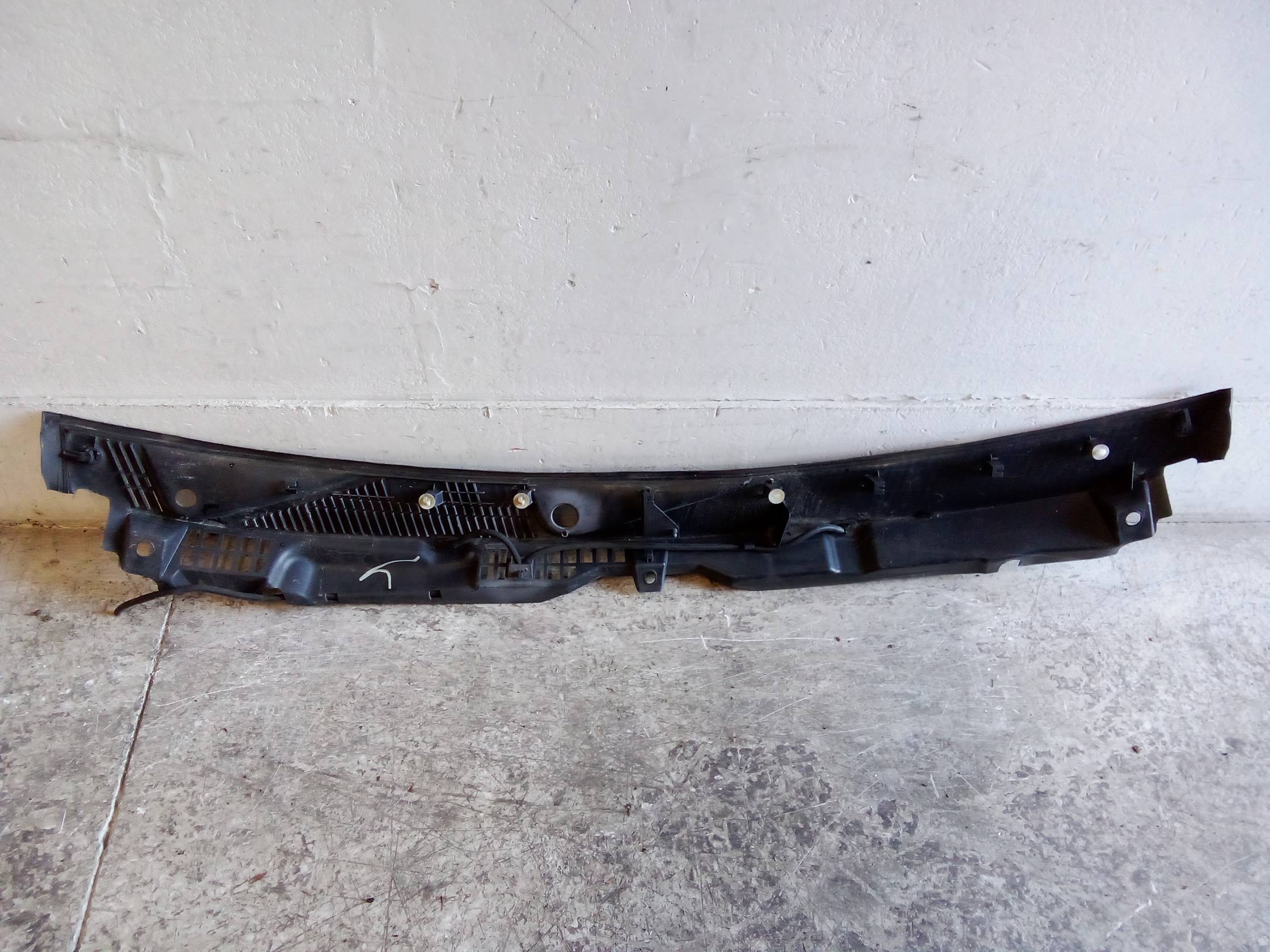 Griglia centr. sottoparabrezza Griglia centr. sottoparabrezza