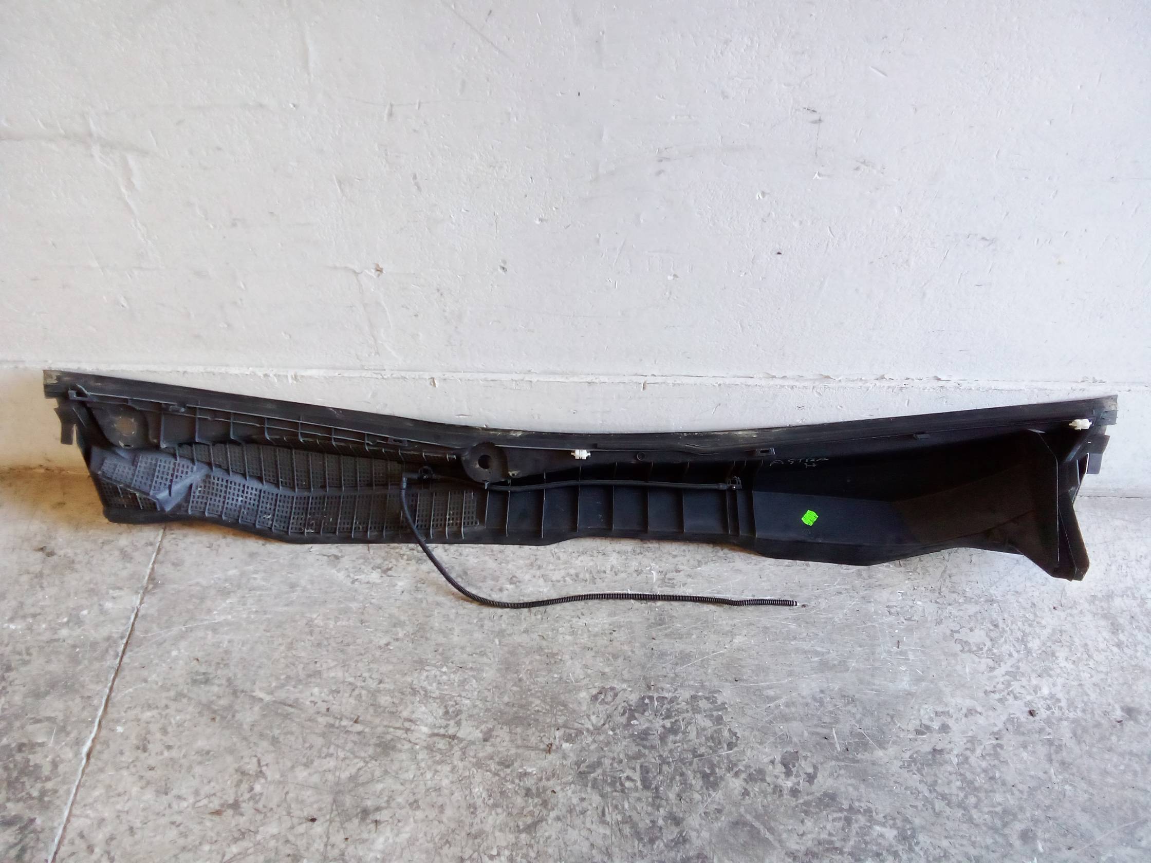 Griglia centr. sottoparabrezza Griglia centr. sottoparabrezza