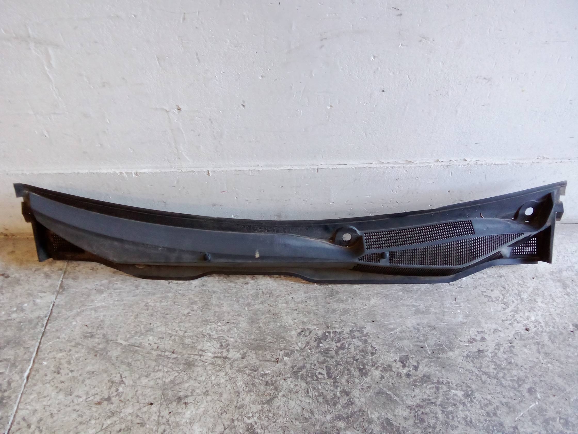 Griglia centr. sottoparabrezza Griglia centr. sottoparabrezza