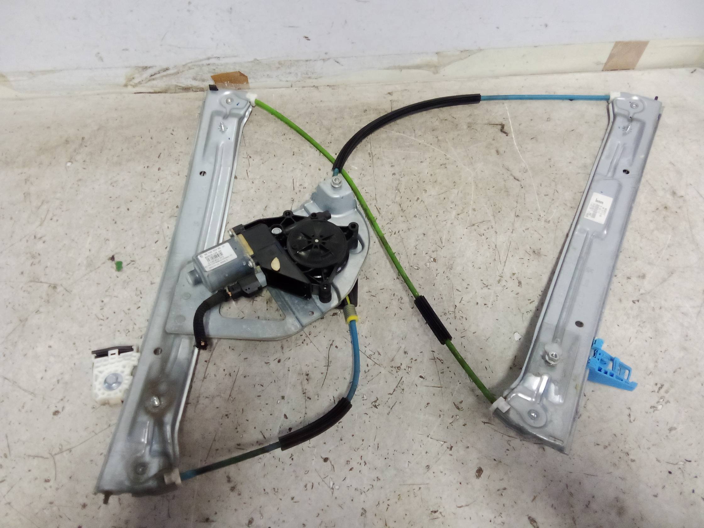 Alzacristallo elettr. porta ant. con motorino sx.