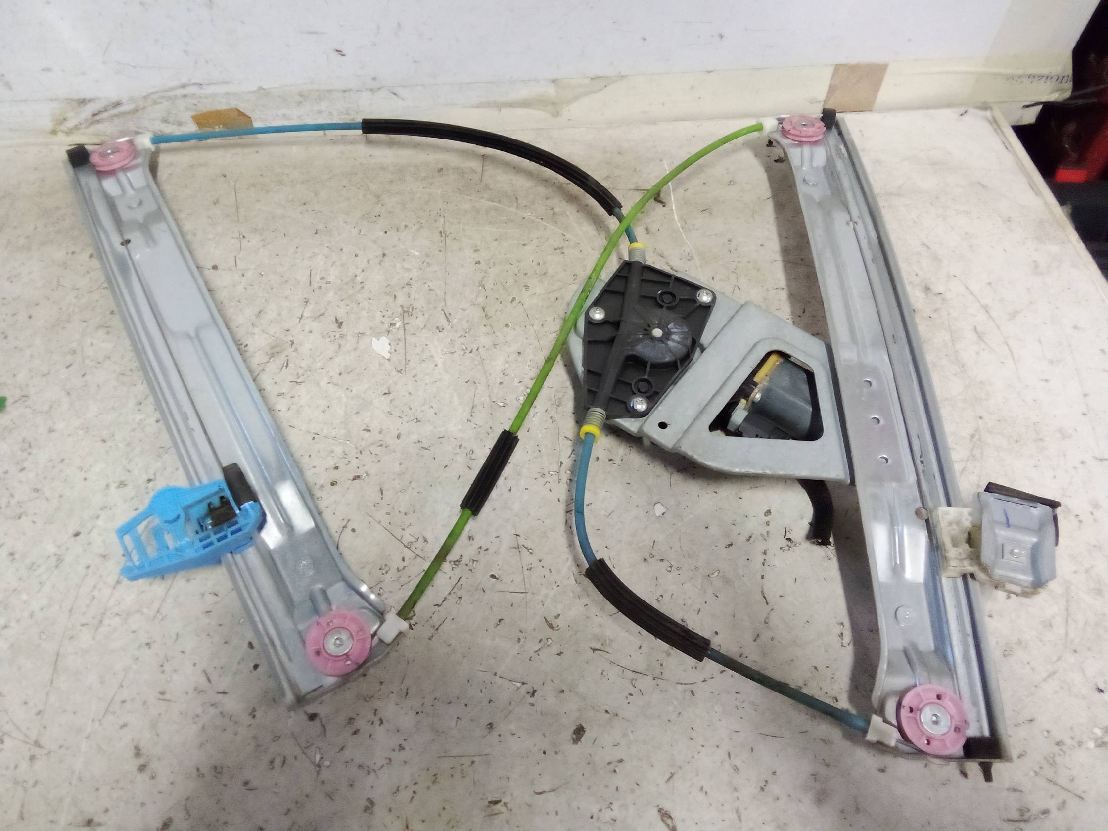 Alzacristallo elettr. porta ant. con motorino sx.