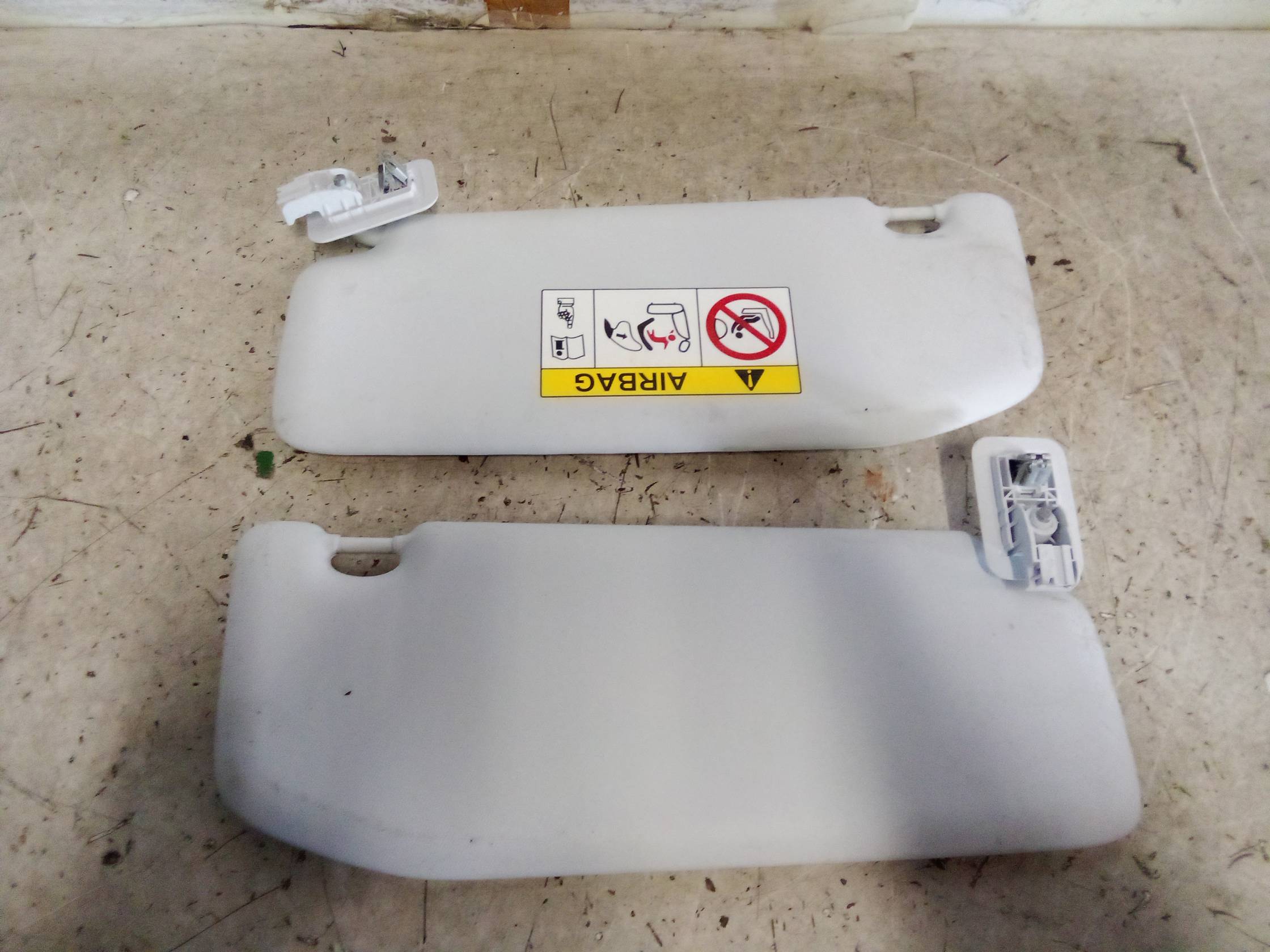 Aletta parasole parabrezza dx.