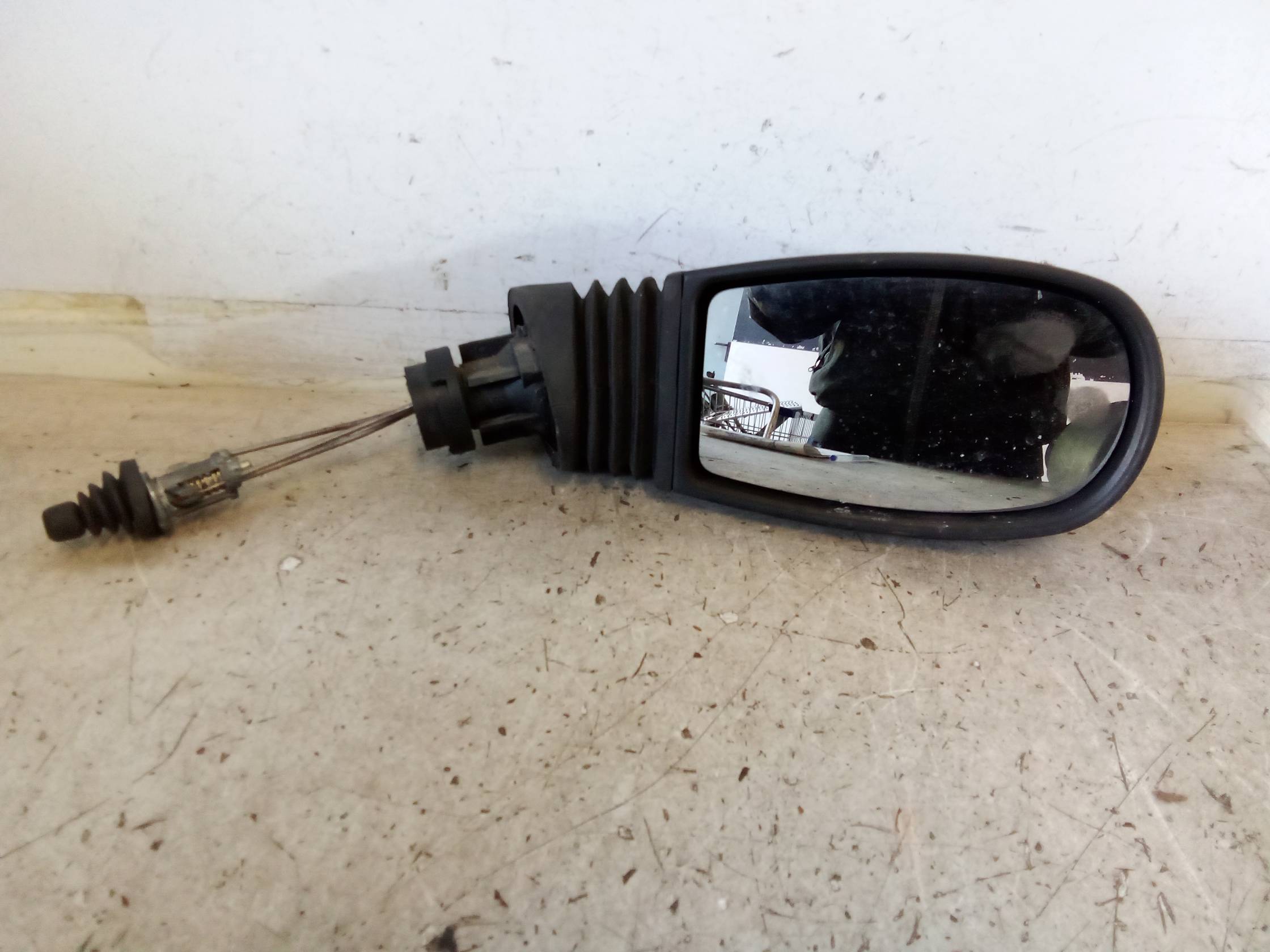 Retrovisore est. dx.