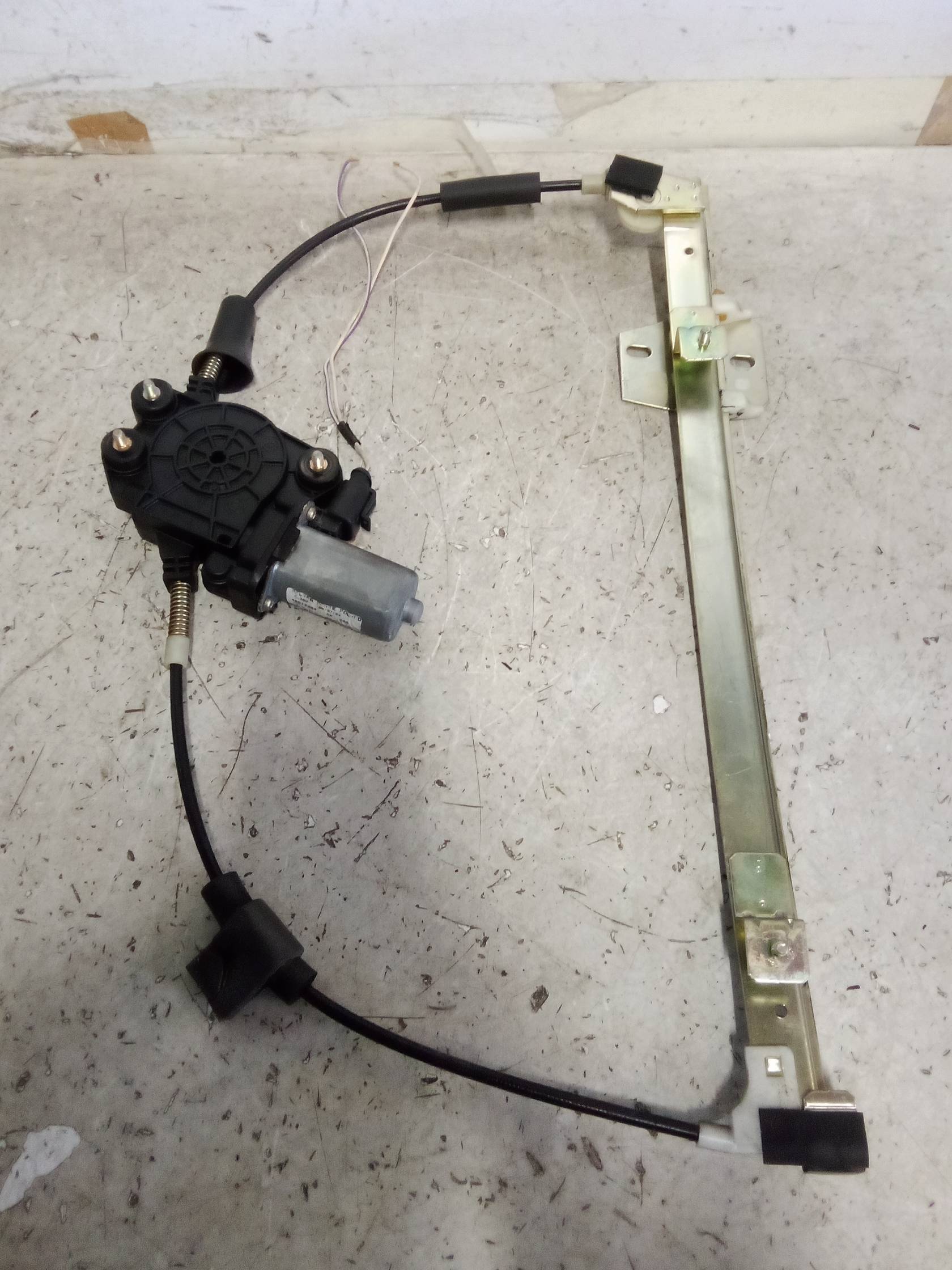 Alzacristallo elettr. porta ant. con motorino sx. Alzacristallo elettr. porta ant. con motorino sx.