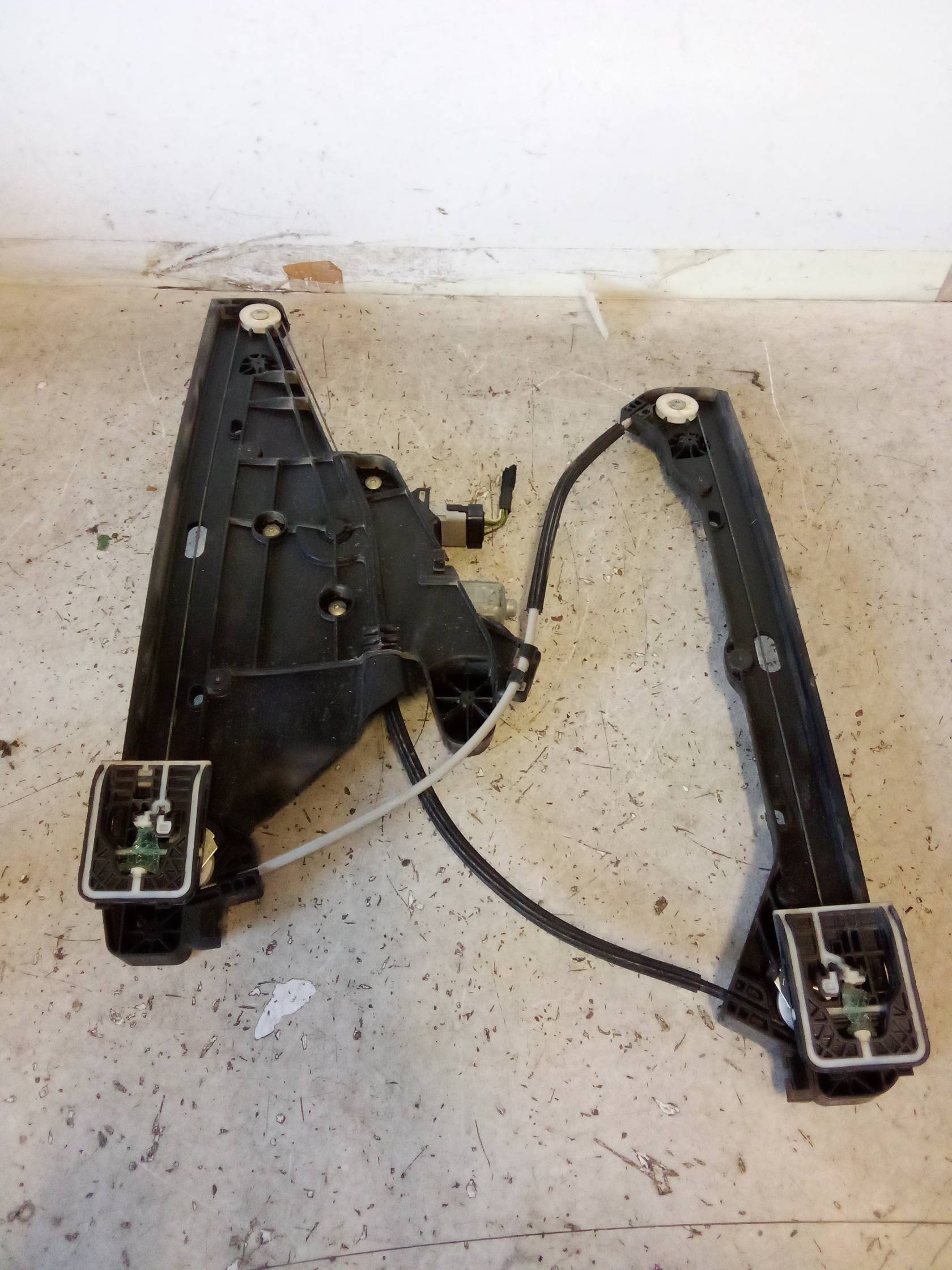 Alzacristallo elettr. porta ant. con motorino dx.