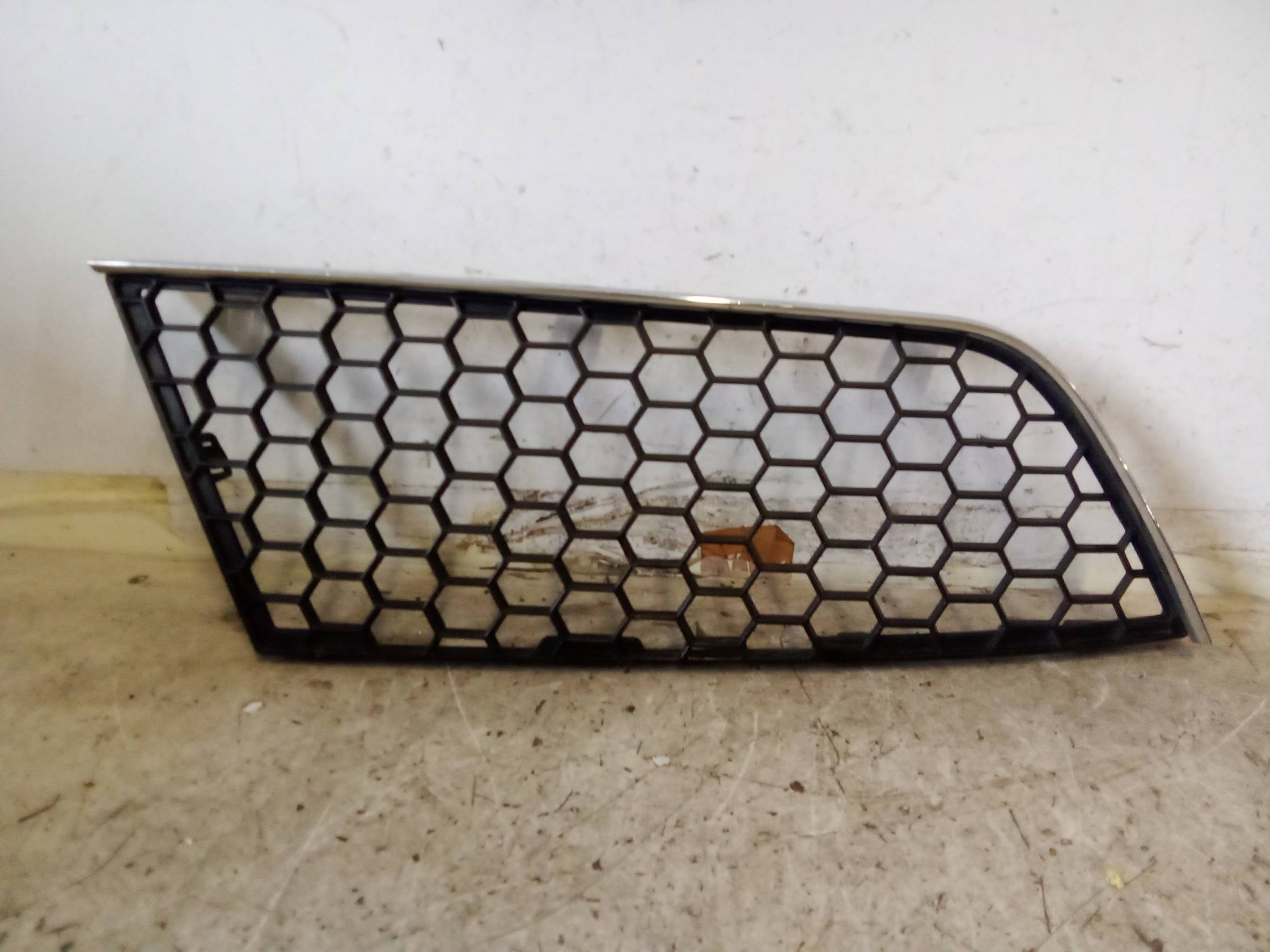 Griglia paraurti ant. dx.