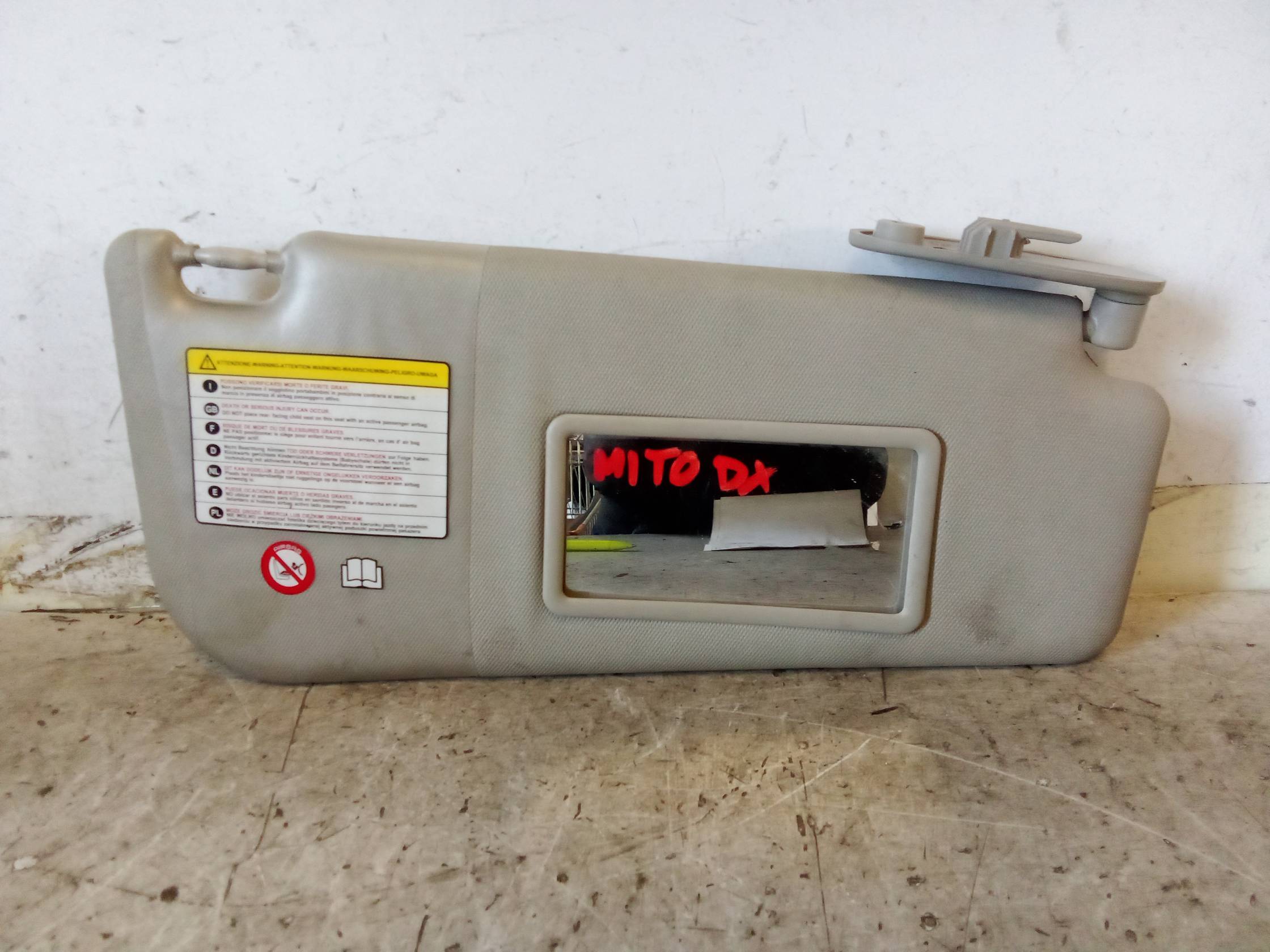 Aletta parasole parabrezza dx.