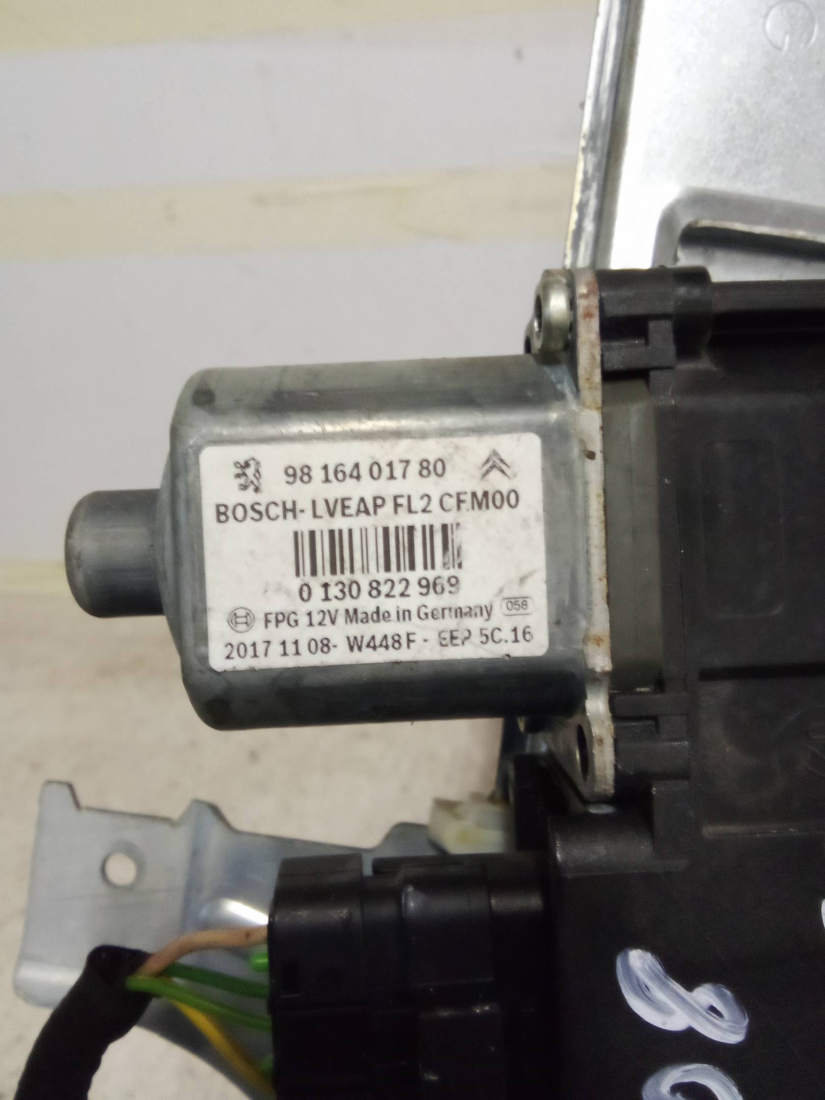 Alzacristallo elettr. porta ant. con motorino sx.