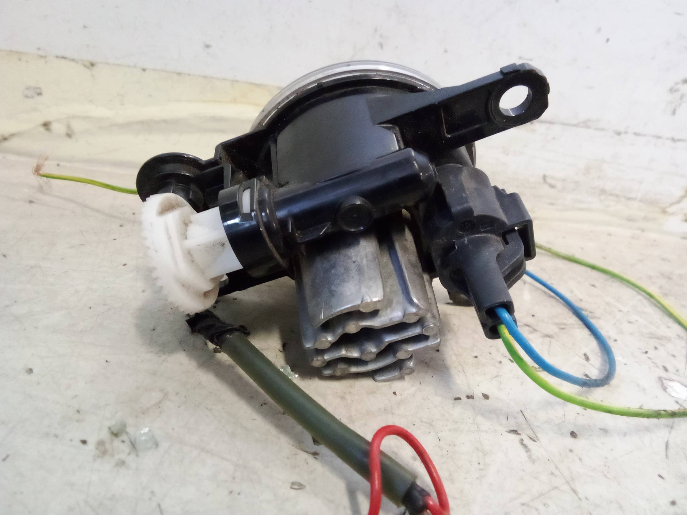 Proiettore fendinebbia sx.