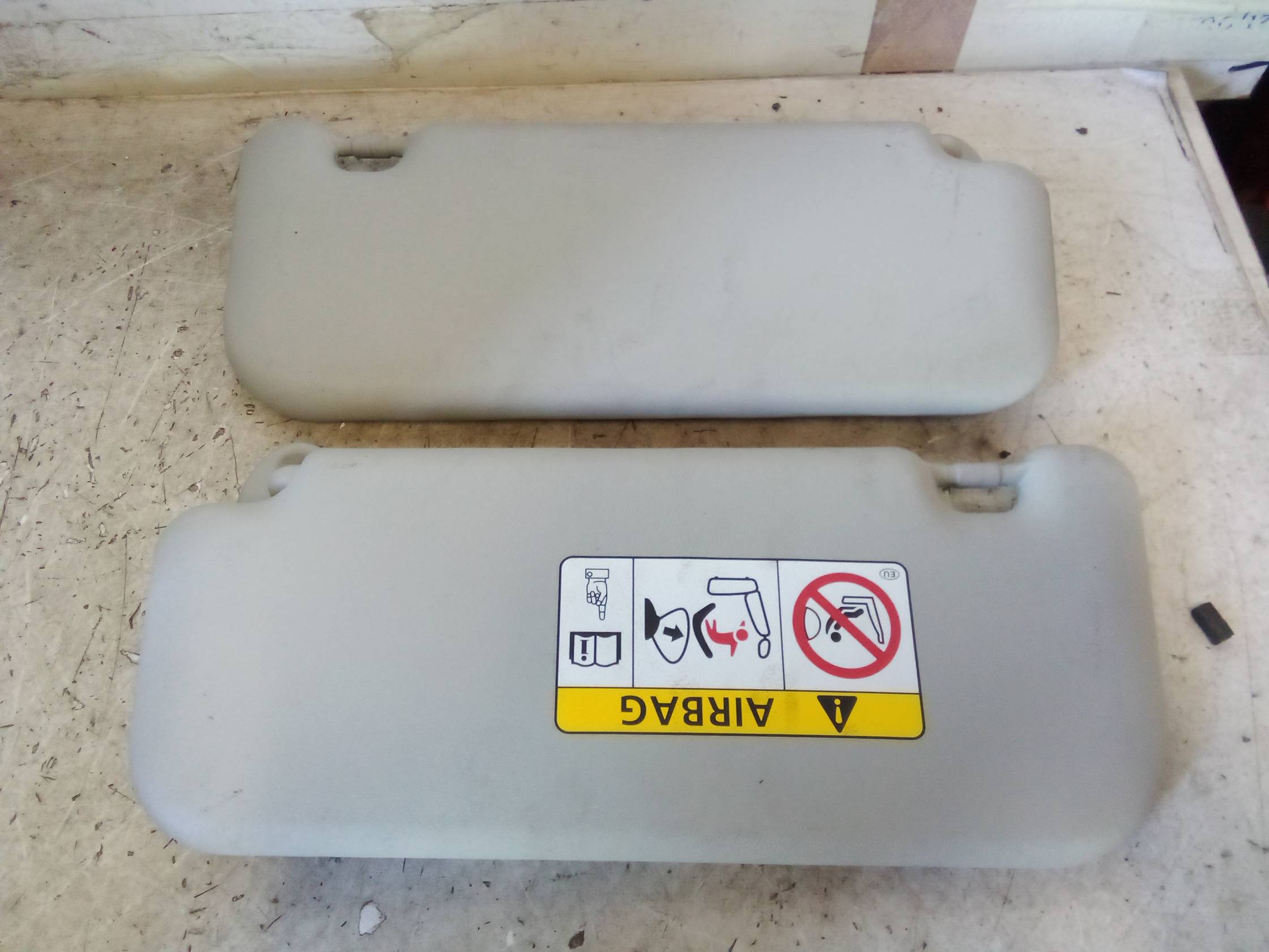 Aletta parasole parabrezza sx.