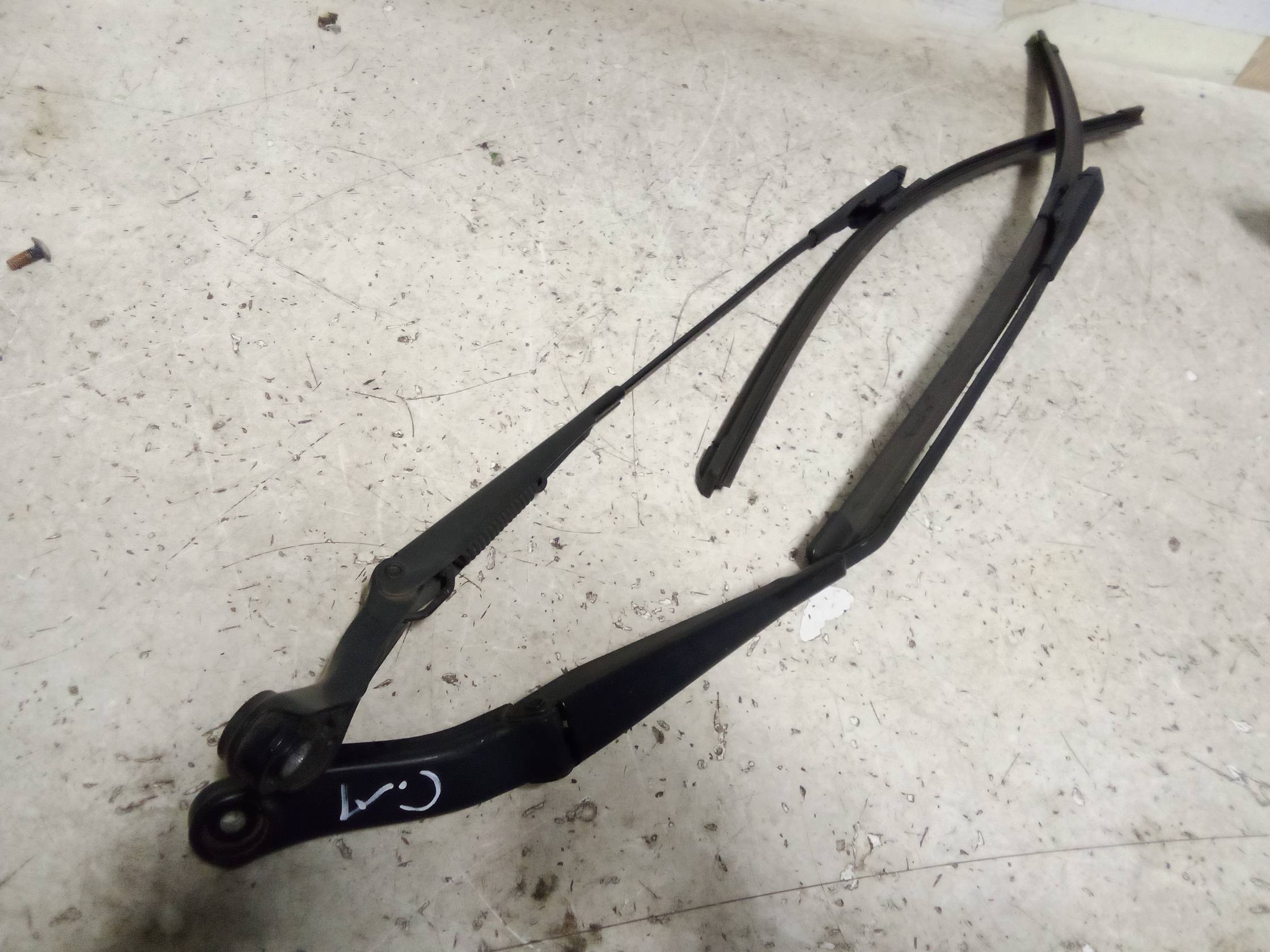 Braccio tergiparabrezza sx.