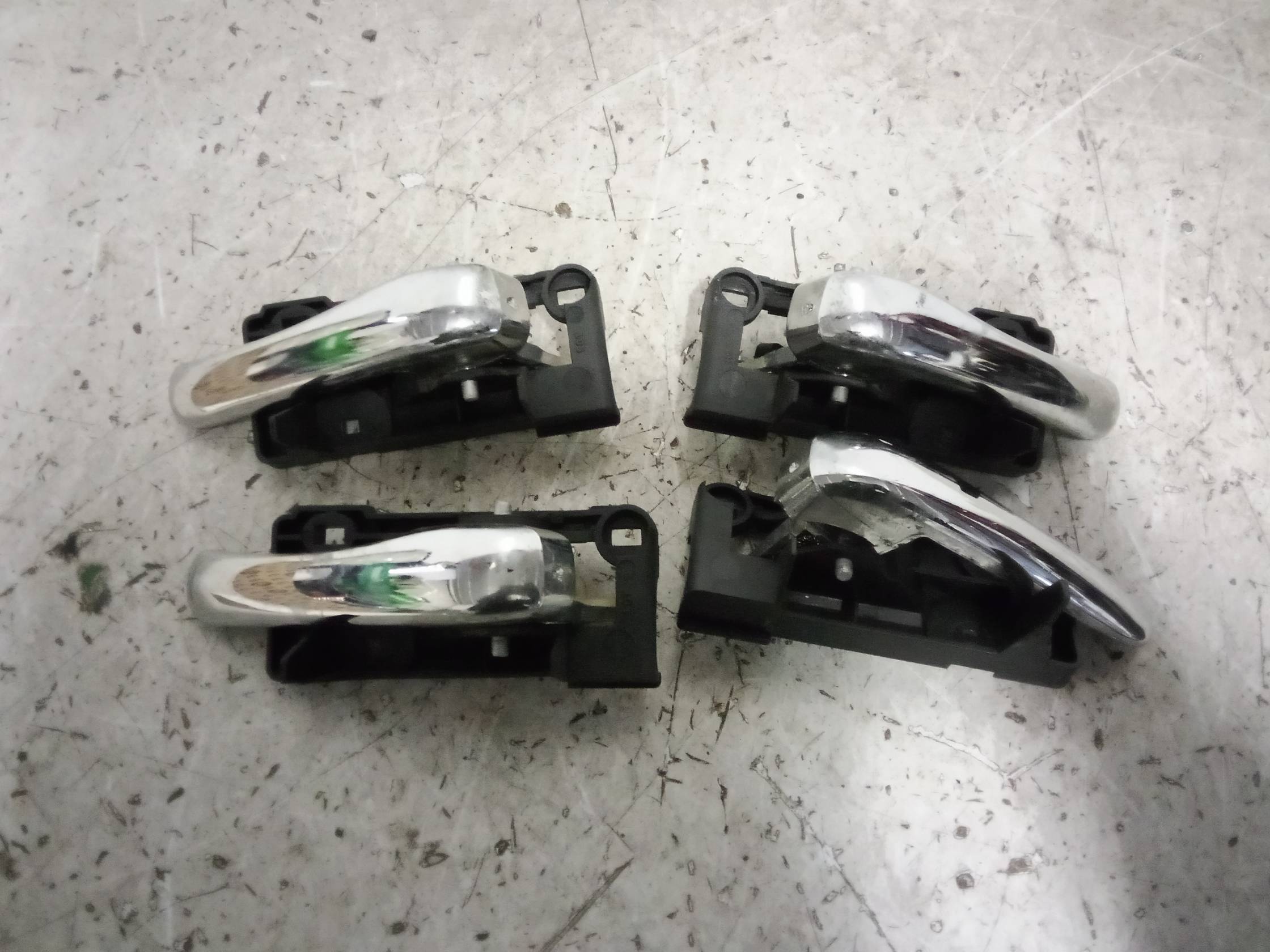 Maniglia int. apertura  porta ant. sx.