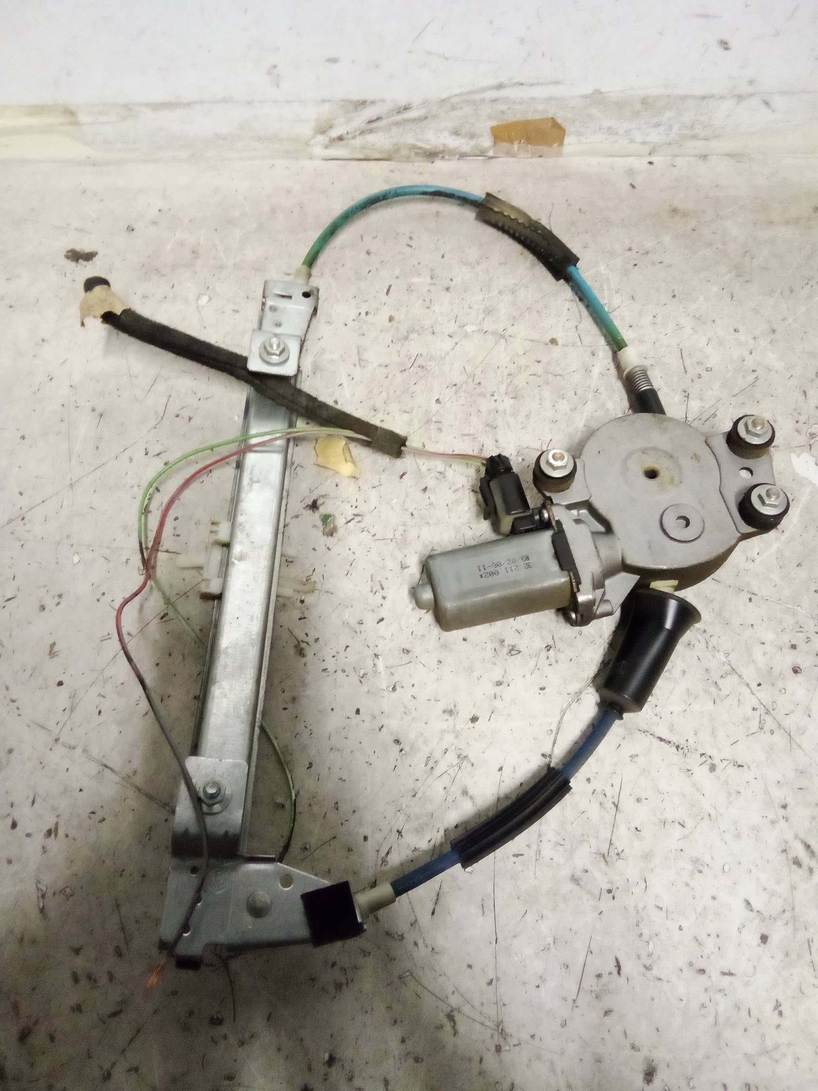 Alzacristallo elettr. porta post. dx.