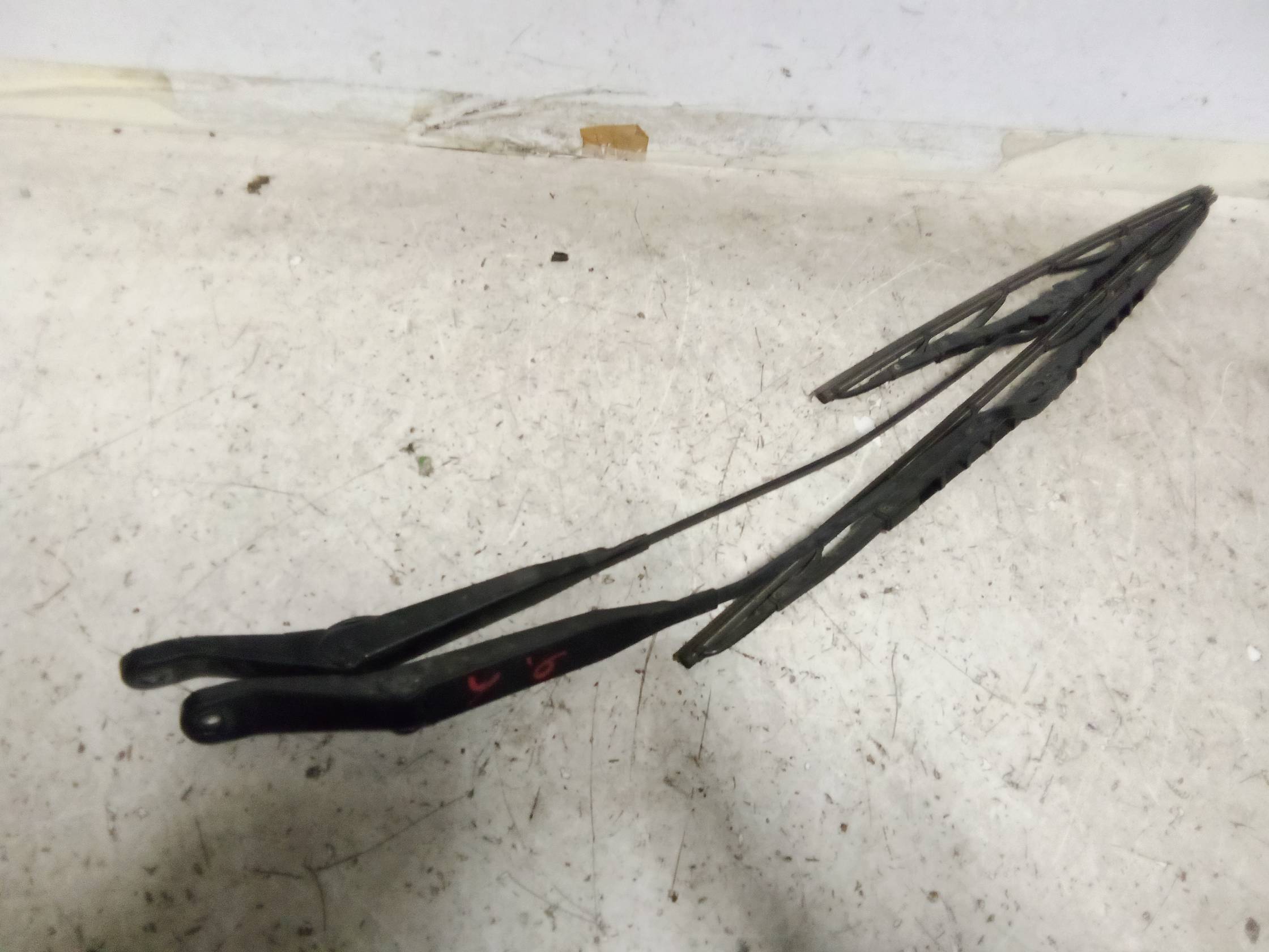 Braccio tergiparabrezza sx.