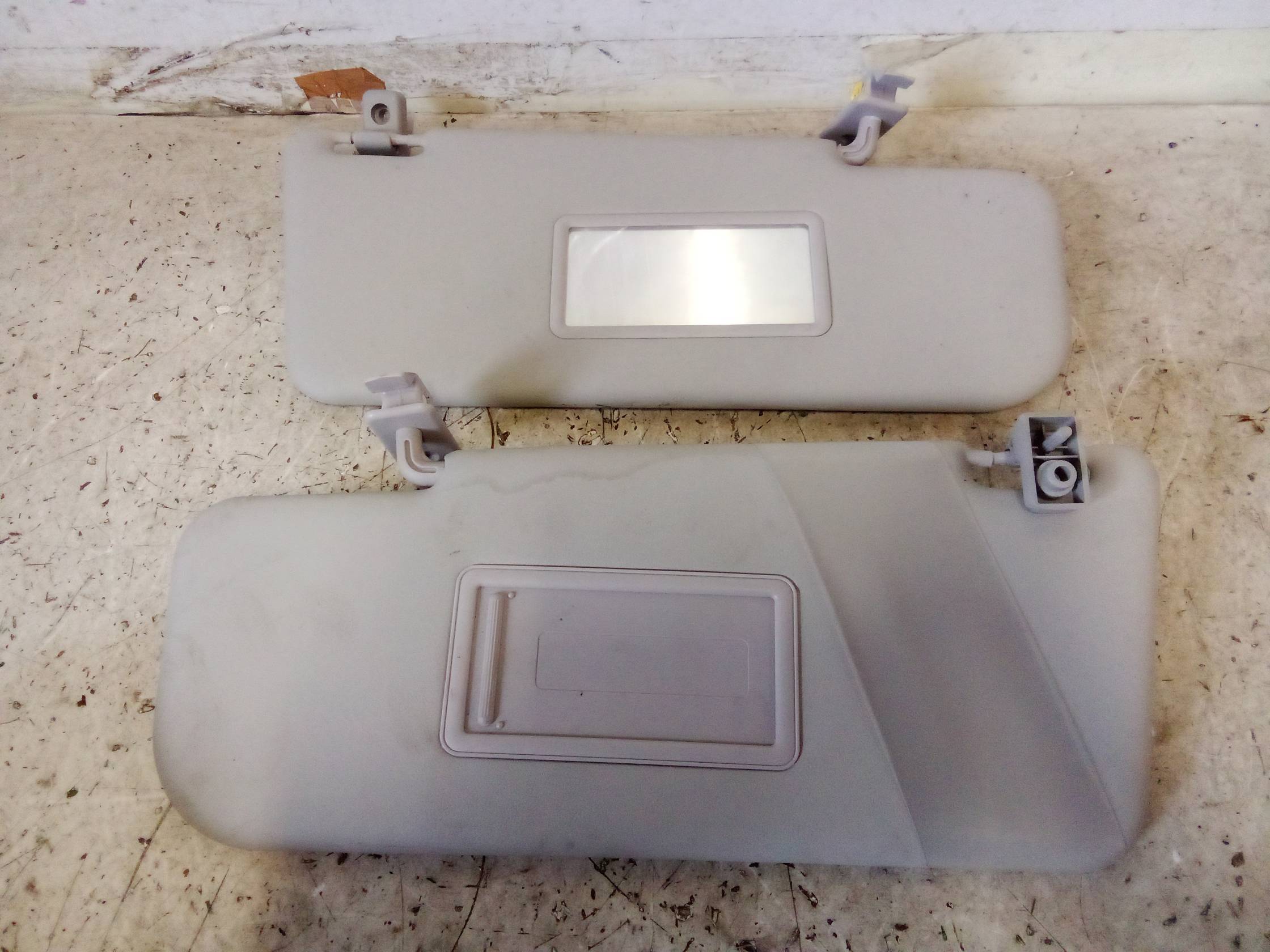 Aletta parasole parabrezza sx.