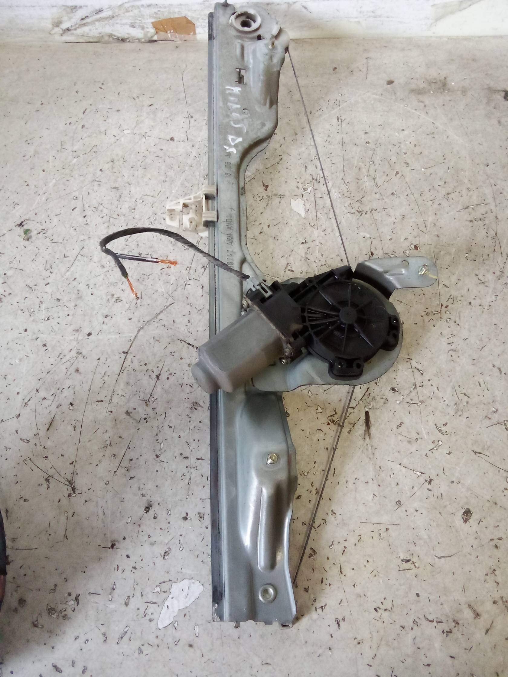 Alzacristallo elettr. porta ant. dx.