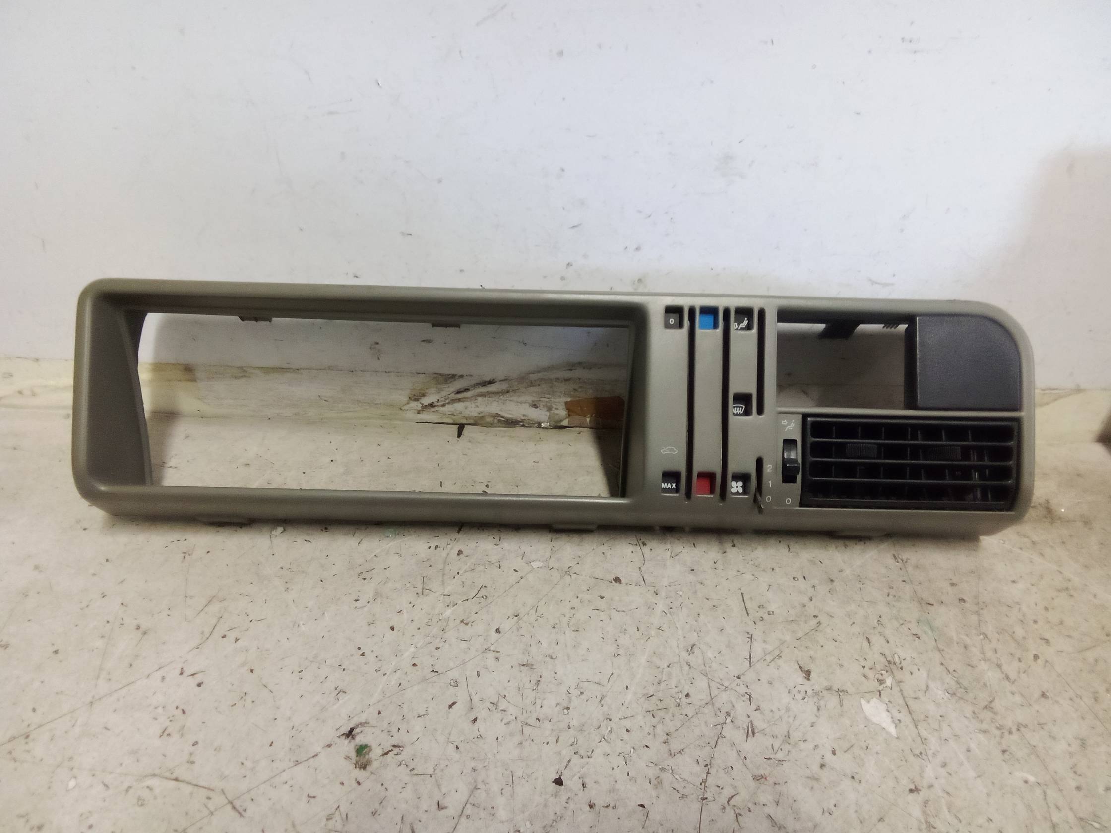 Bocchetta aria centr. cruscotto sx.