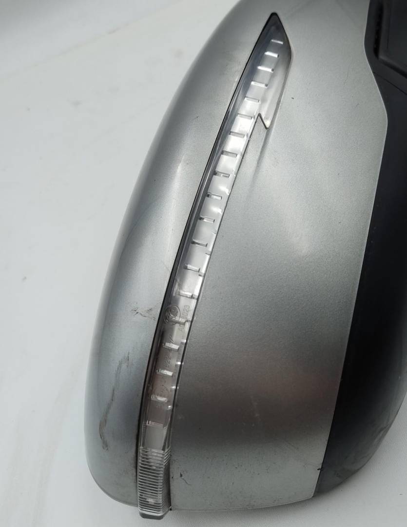 Specchietto retrovisore dx.