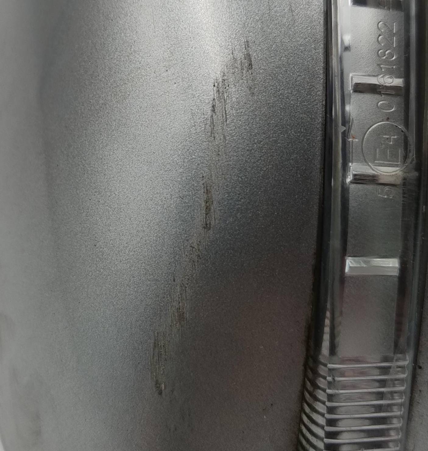 Specchietto retrovisore dx.