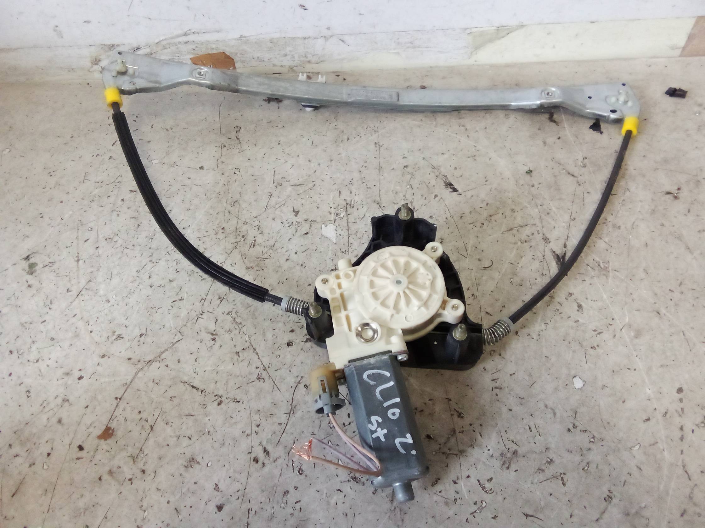 Alzacristallo elettr. porta ant. con motorino sx. Alzacristallo elettr. porta ant. con motorino sx.