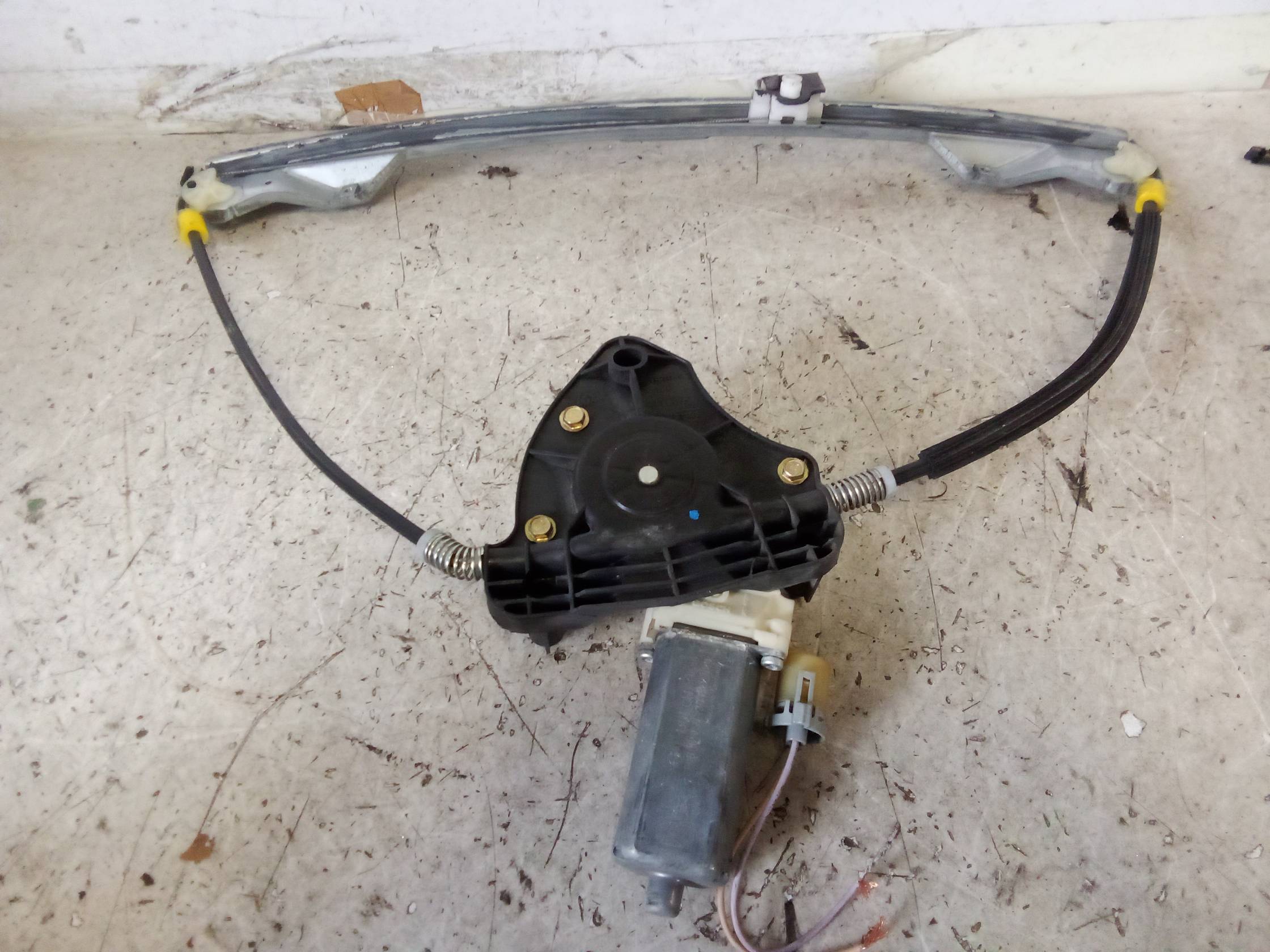 Alzacristallo elettr. porta ant. con motorino sx. Alzacristallo elettr. porta ant. con motorino sx.