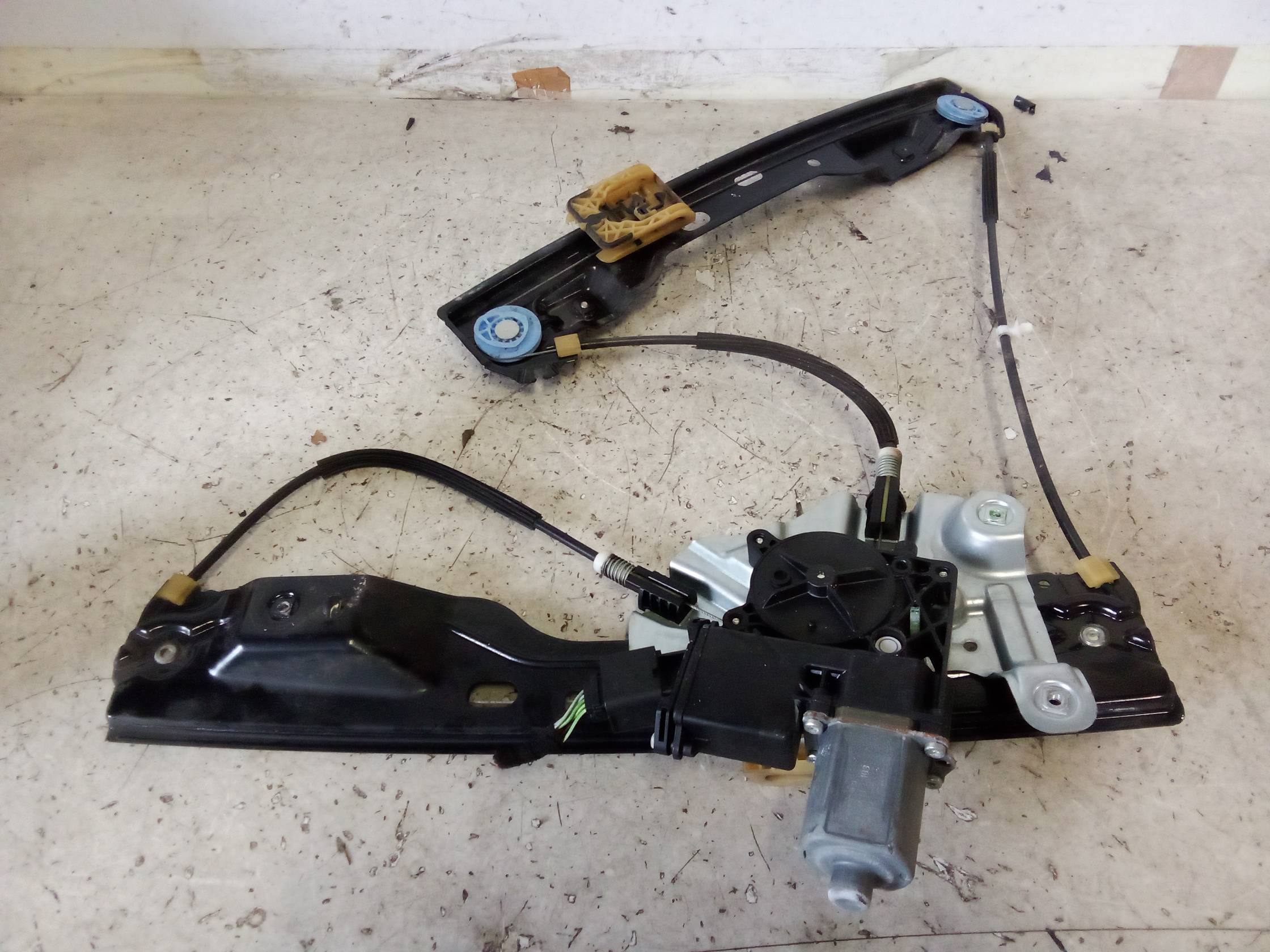 Alzacristallo elettr. porta ant. sx.