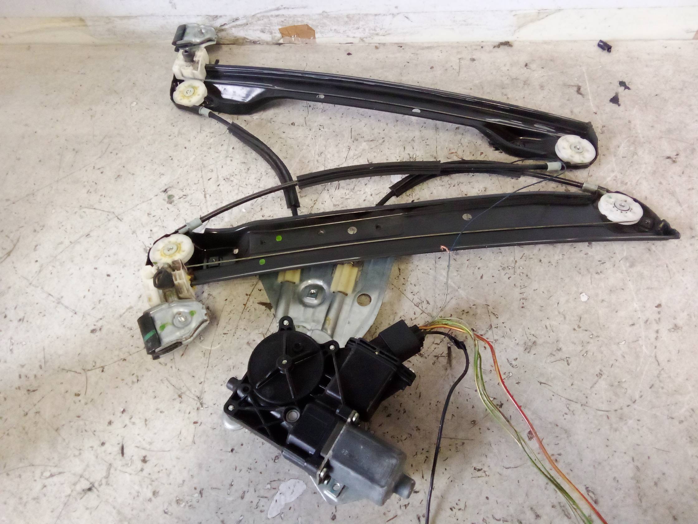 Alzacristallo elettr. porta ant. sx.