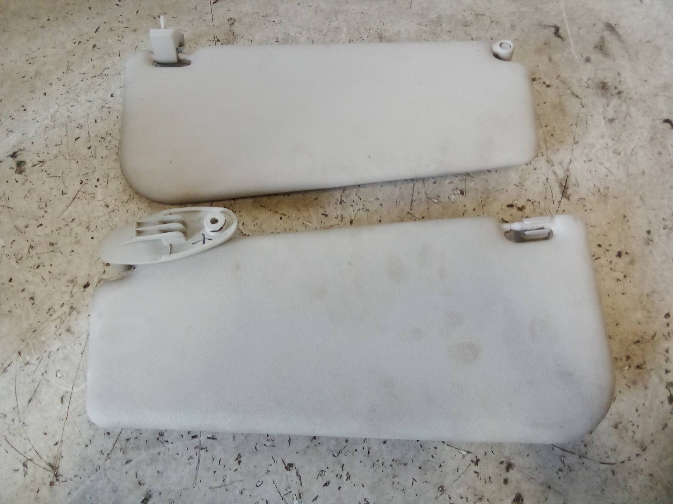 Aletta parasole parabrezza dx.