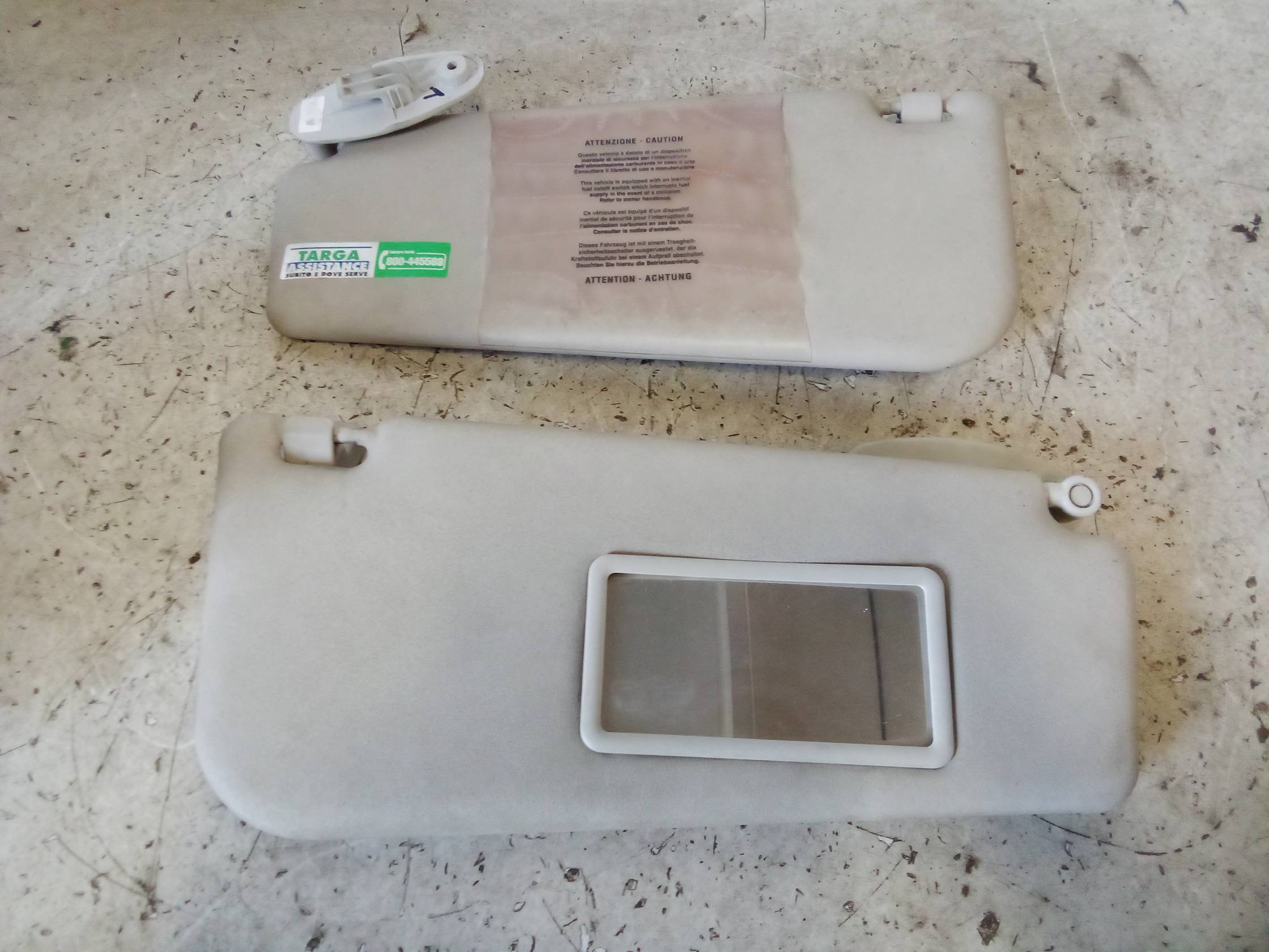 Aletta parasole parabrezza dx.