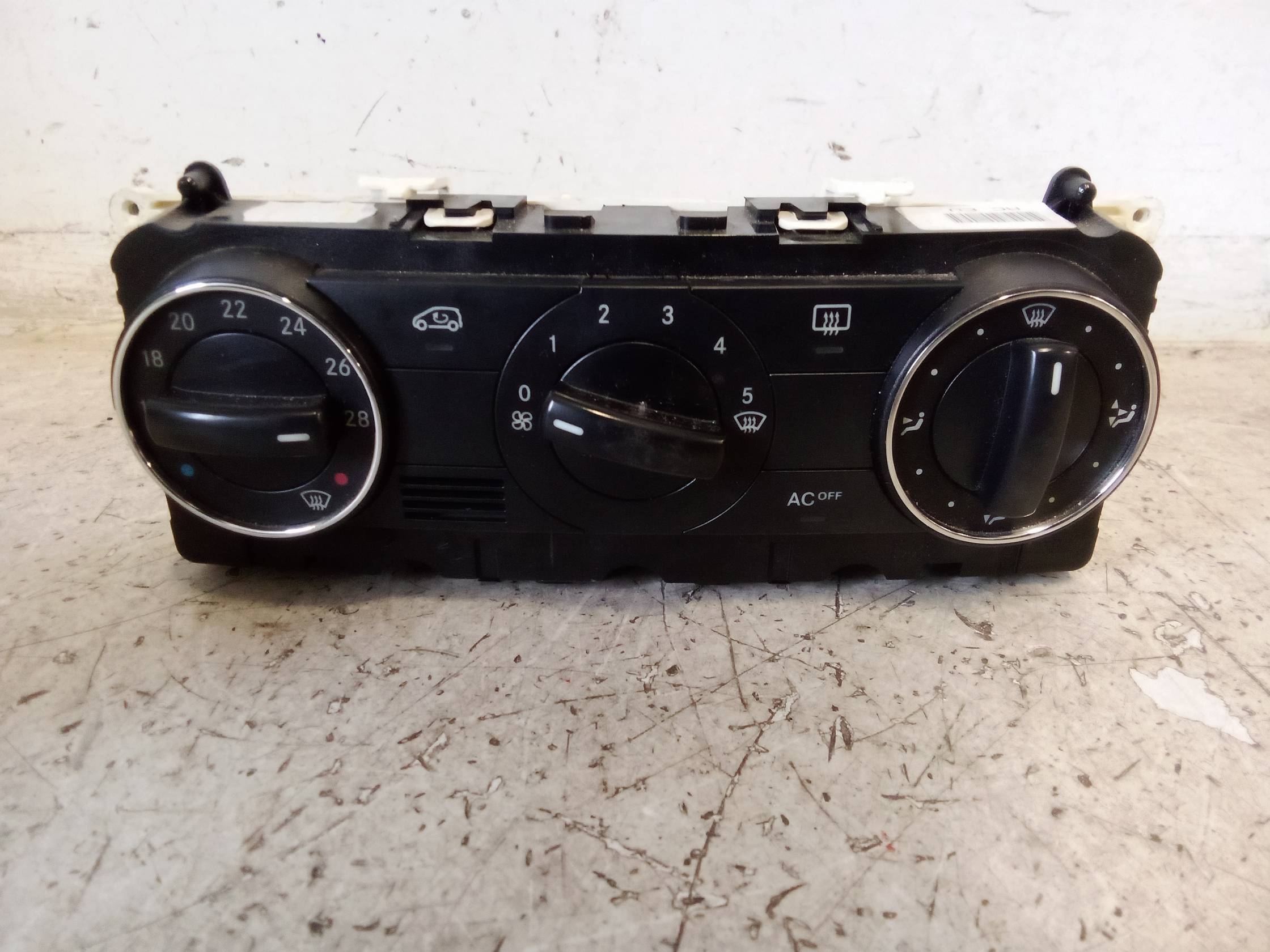 Blocco comando climatizzazione Blocco comando climatizzazione