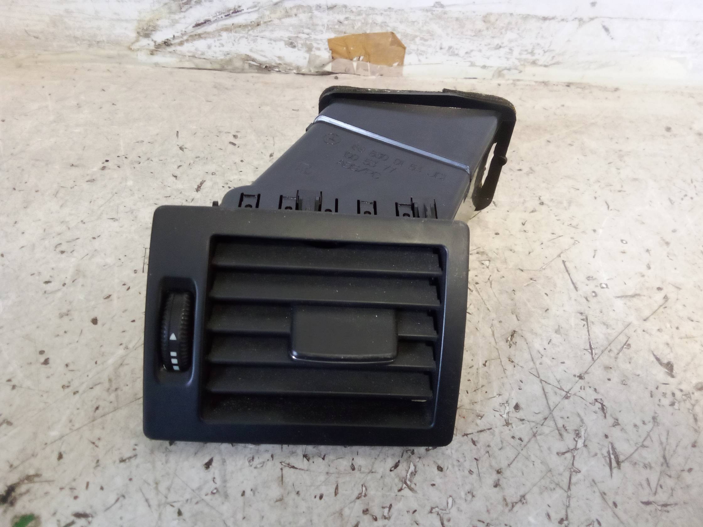 Bocchetta aria lat. cruscotto sx.