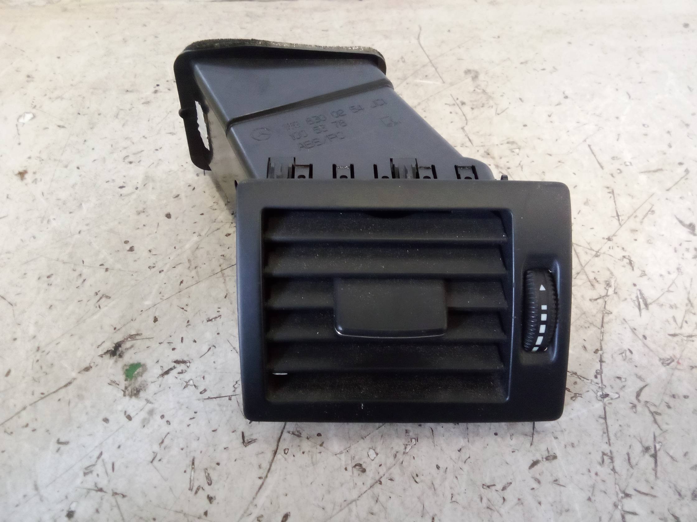 Bocchetta aria lat. cruscotto dx.