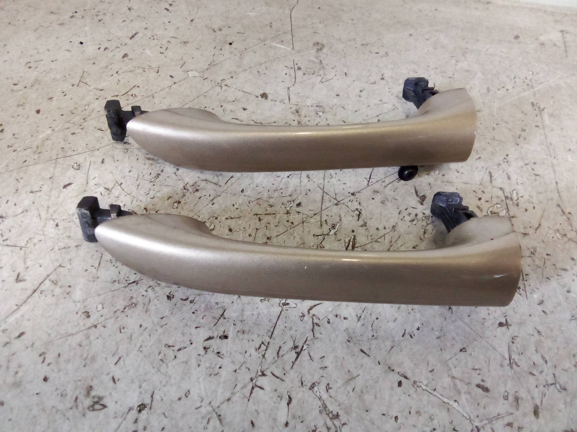 Maniglia porta ant. dx. Maniglia porta ant. dx.