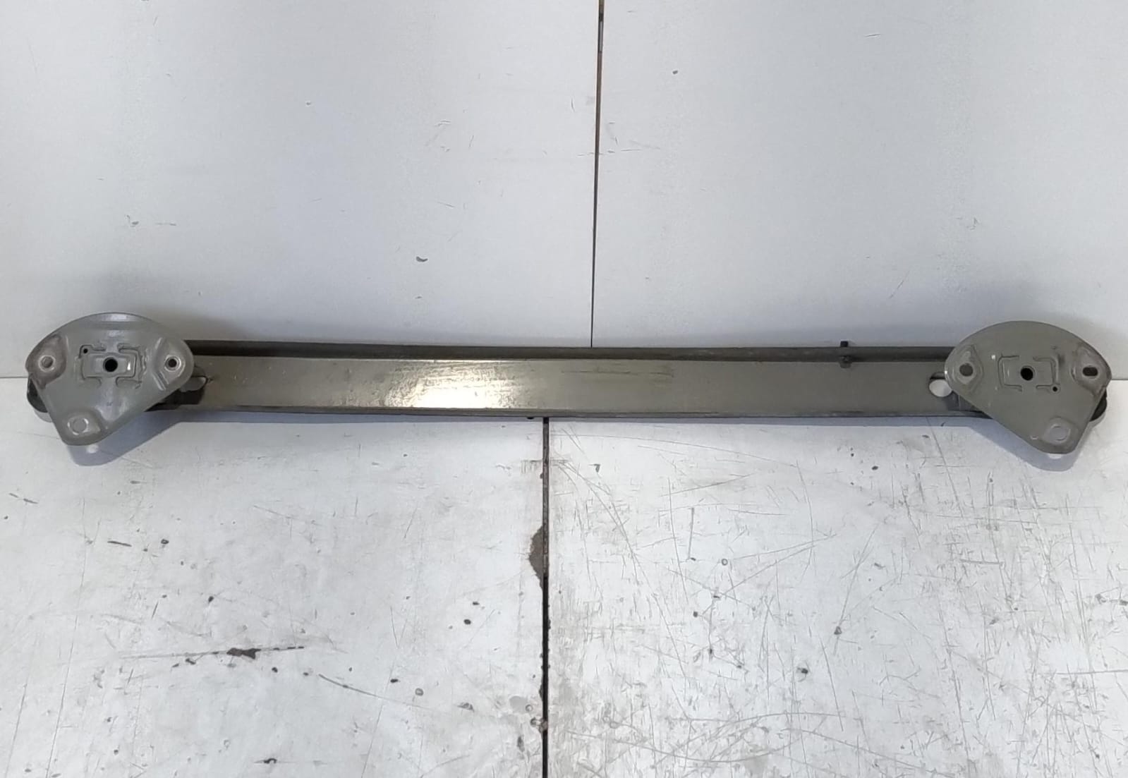 Traversa paraurti post.