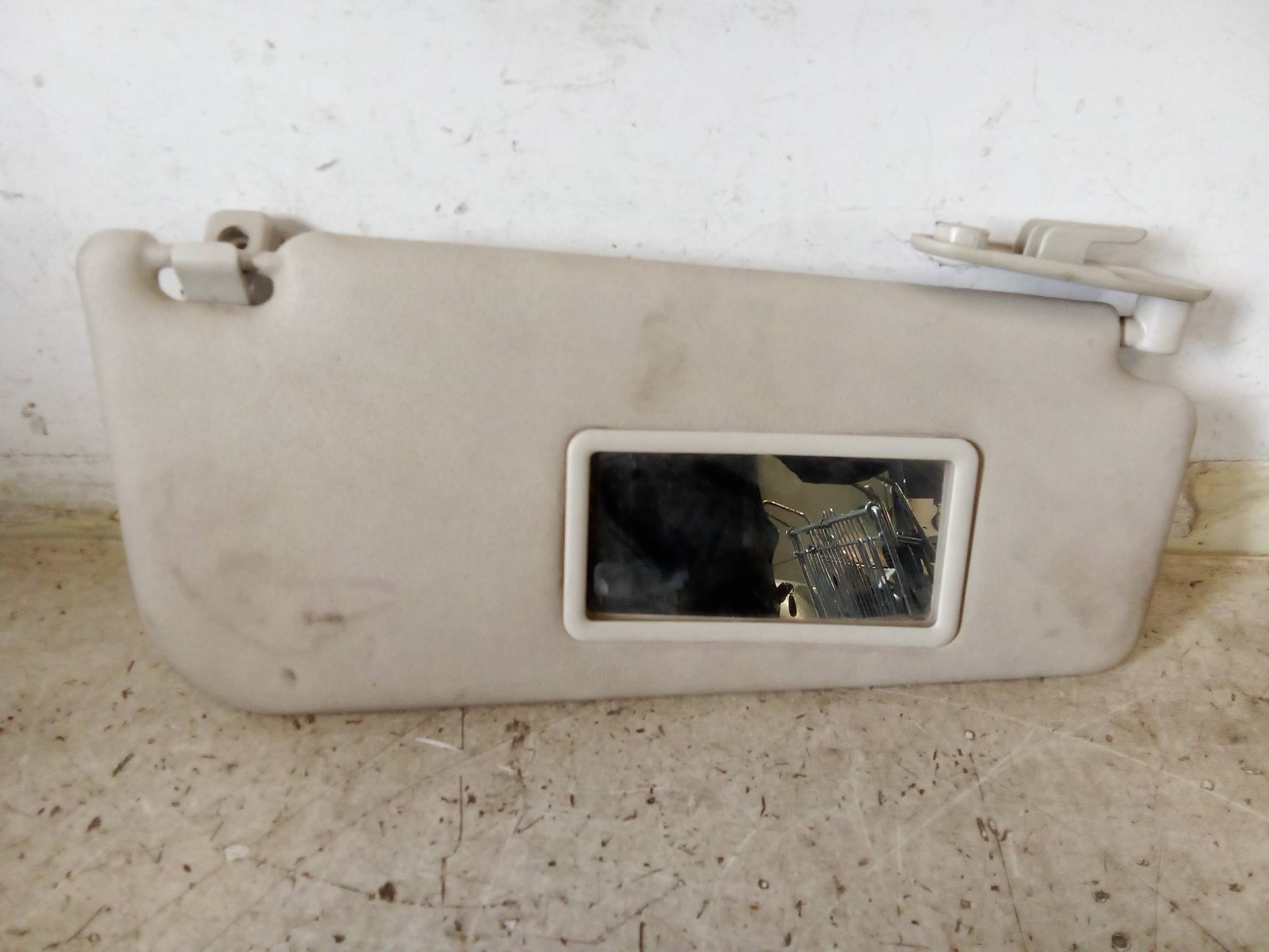 Aletta parasole parabrezza dx.