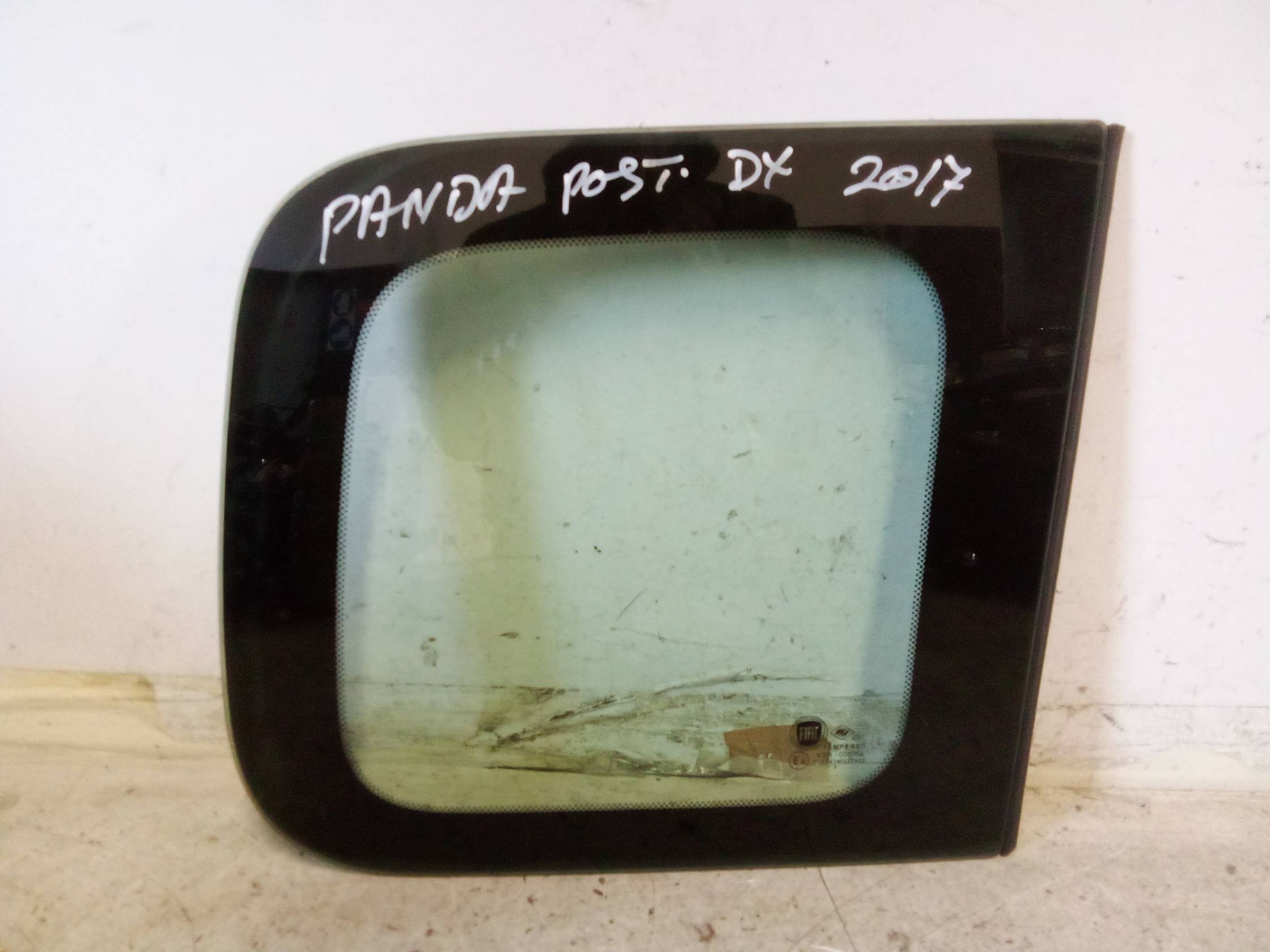 Fisso parafango post. dx.