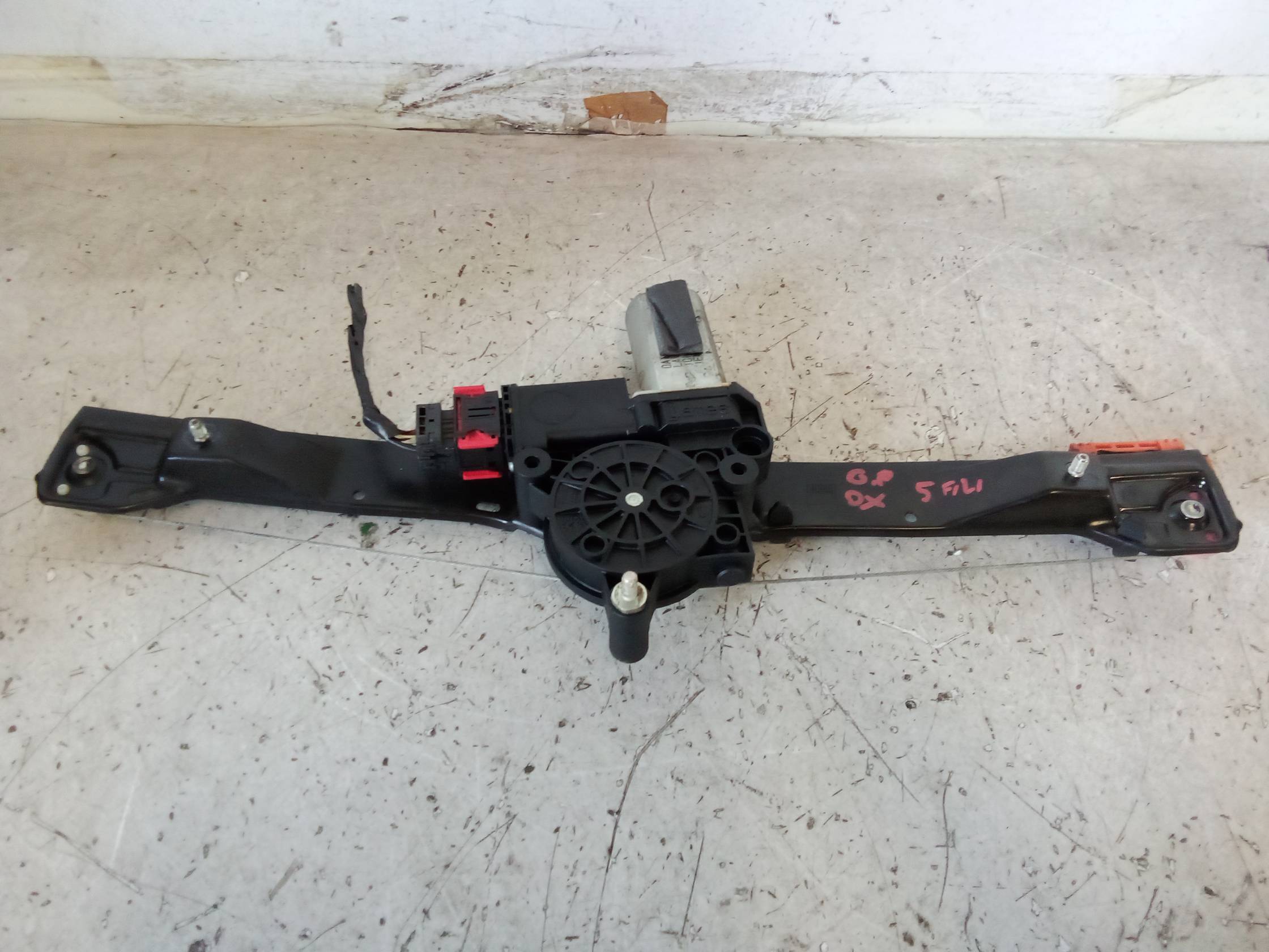 Alzacristallo elettr. porta ant. dx. Alzacristallo elettr. porta ant. dx.