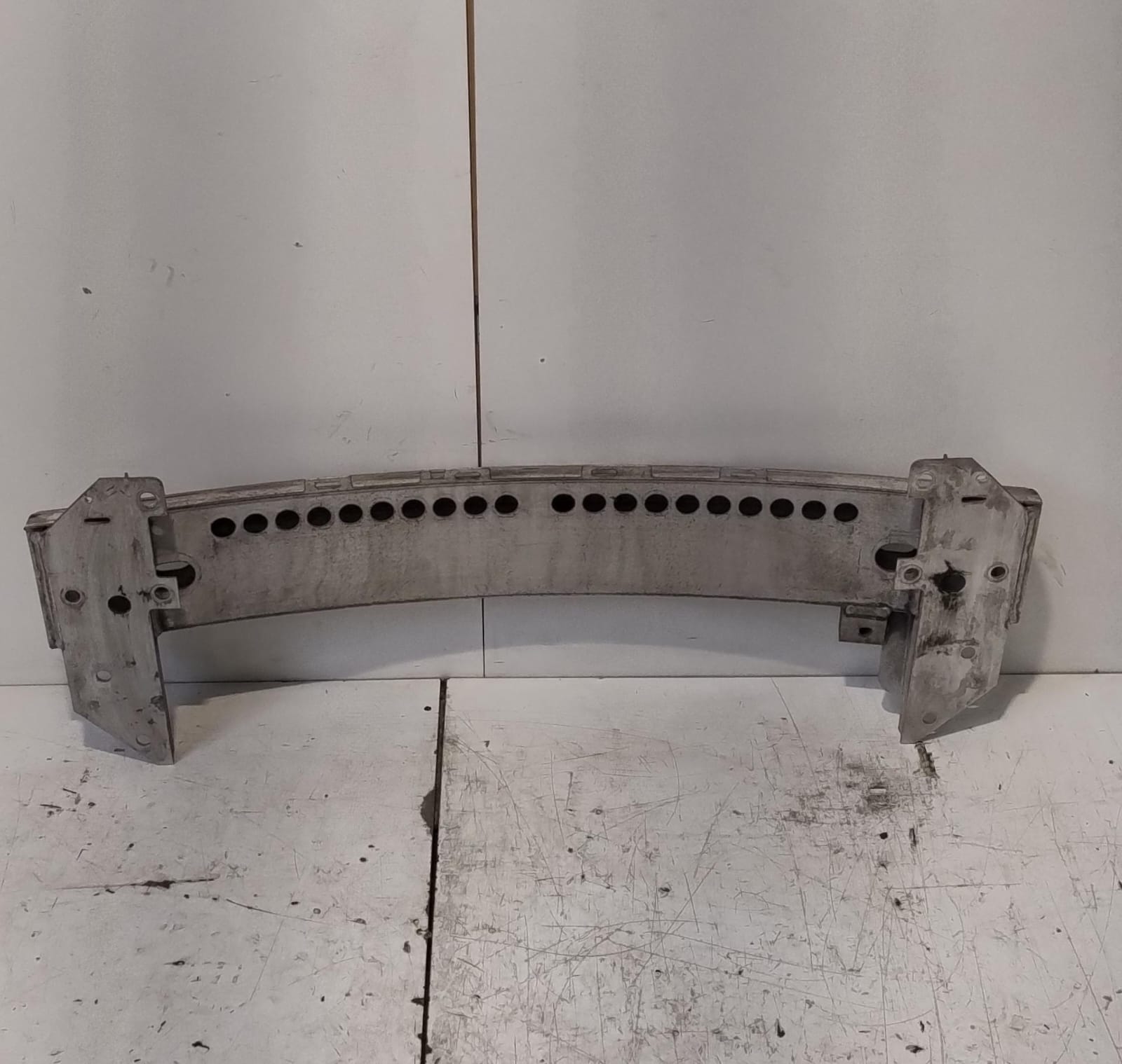 Traversa paraurti ant.