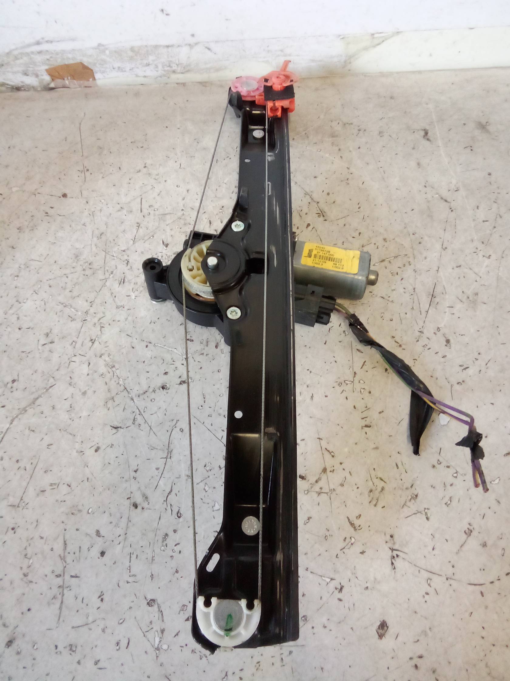 Alzacristallo elettr. porta ant. dx. Alzacristallo elettr. porta ant. dx.