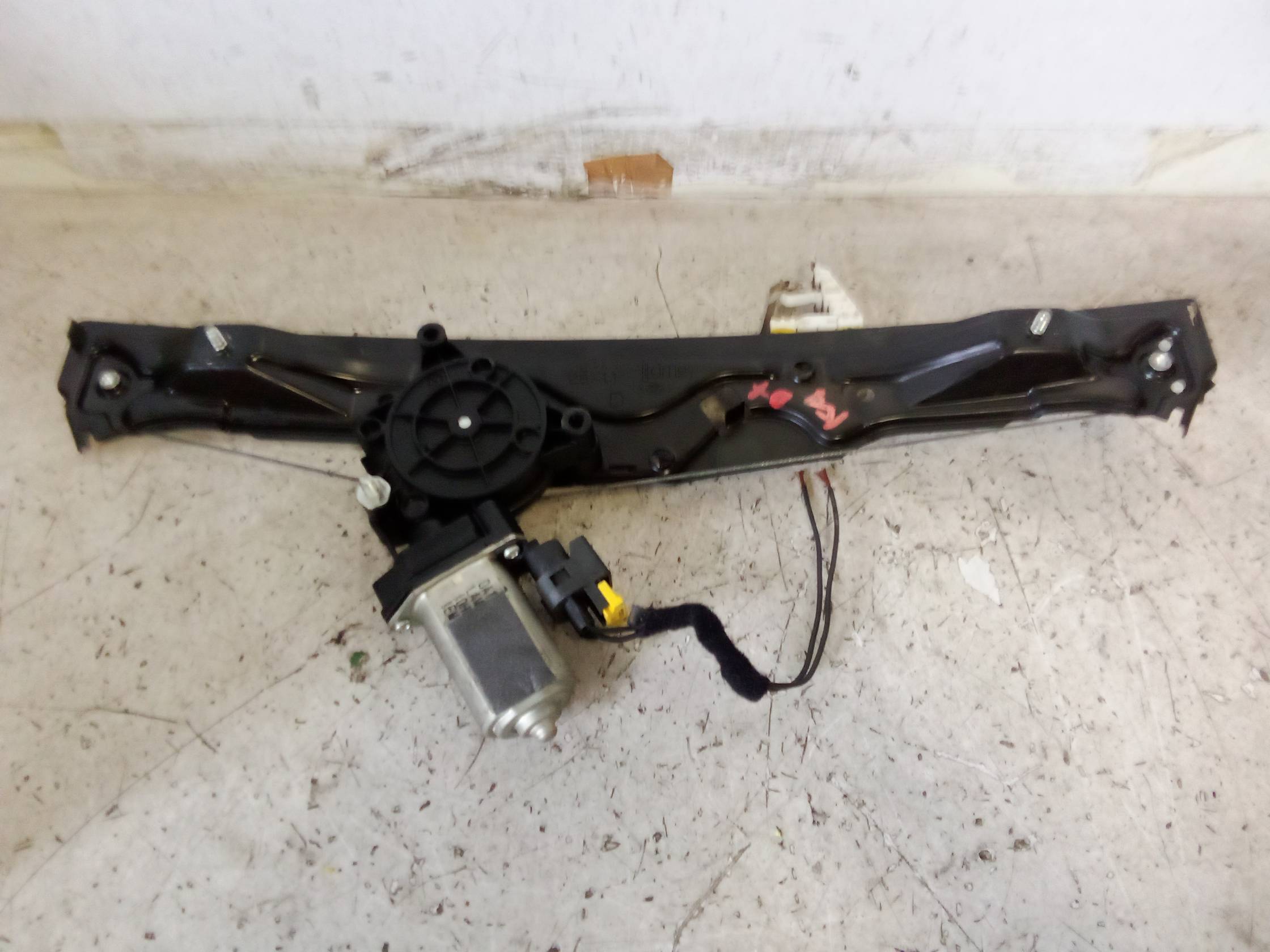 Alzacristallo elettr. porta ant. con motorino dx.